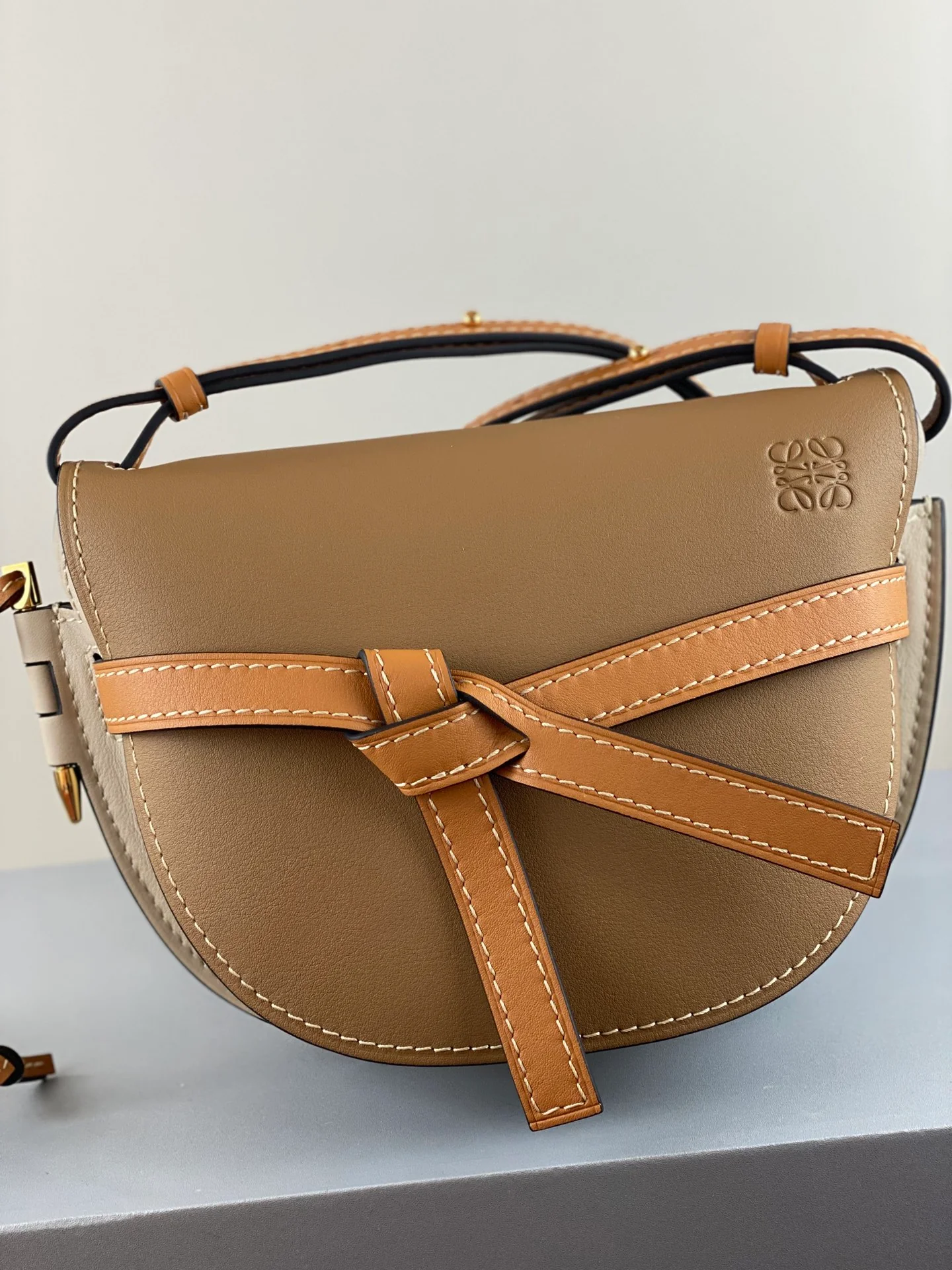 Loewe-gate-small-20x19x11-5-cm-14