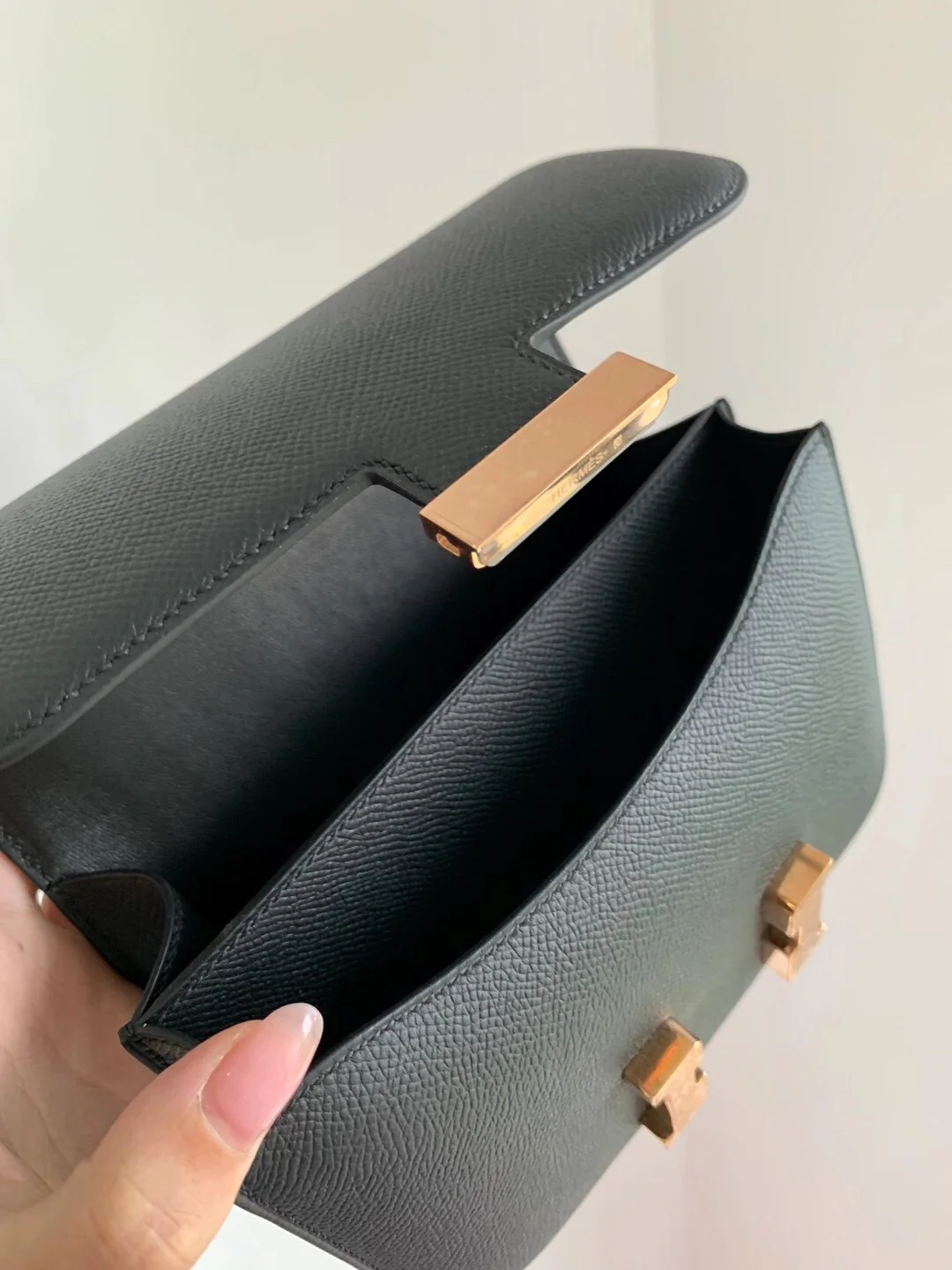 Hermes Constance Mini 19 Черная пряжка Epsom из розового золота