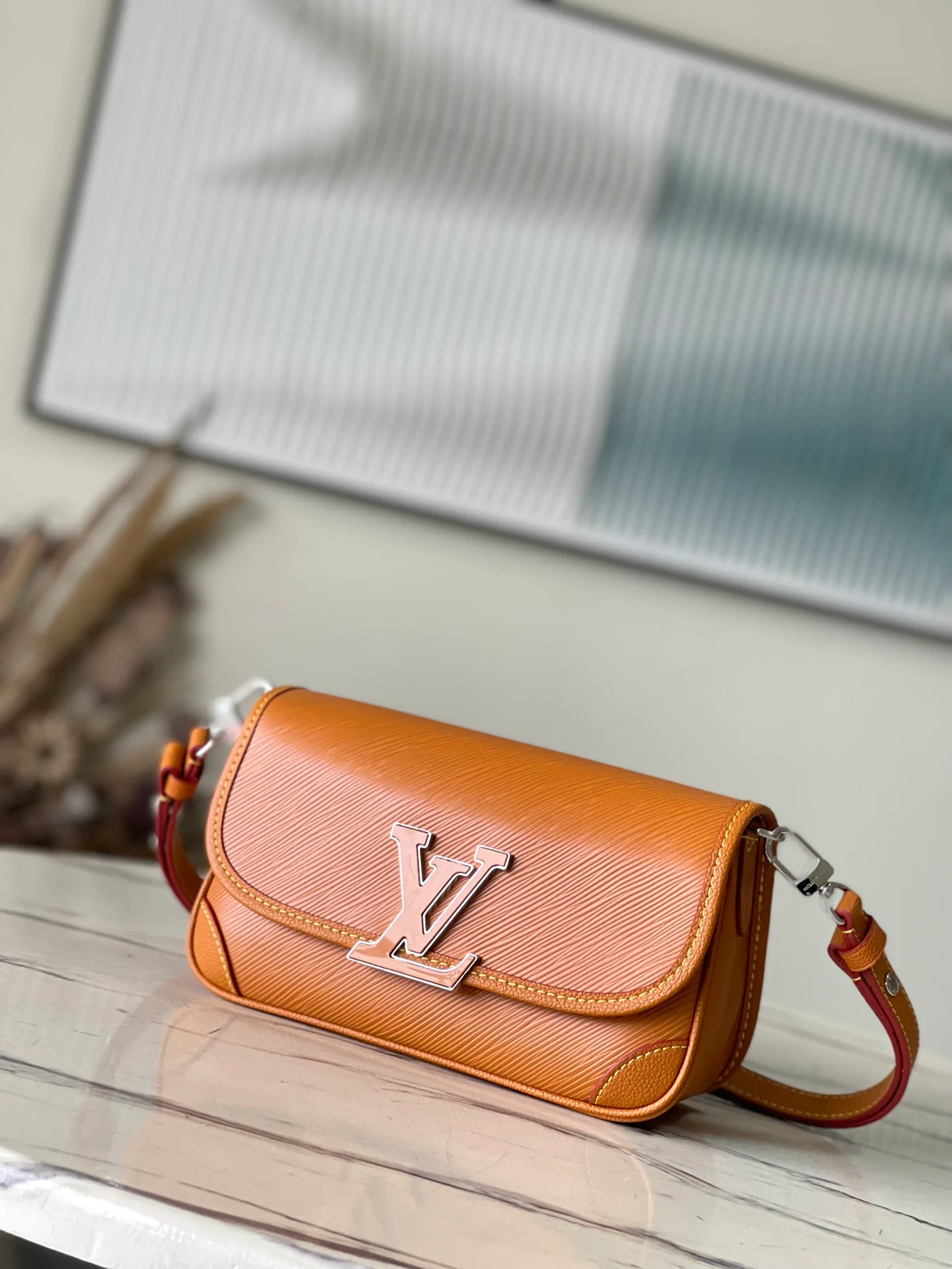 m59459-LV-Зернистая кожа Epi-Сумка через плечо Buci-Карамельного цвета