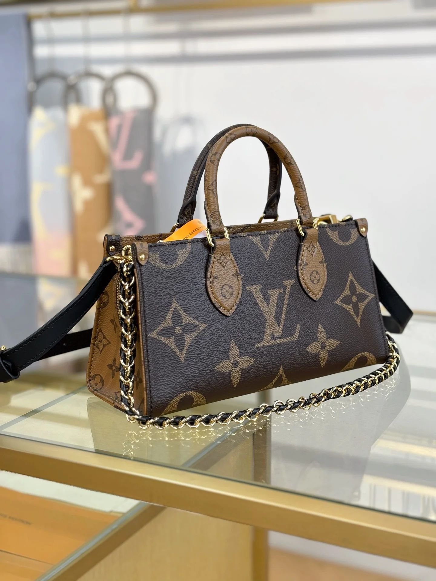 LV-mb163c-onthego-east-west-chain-handbag-classic monogram