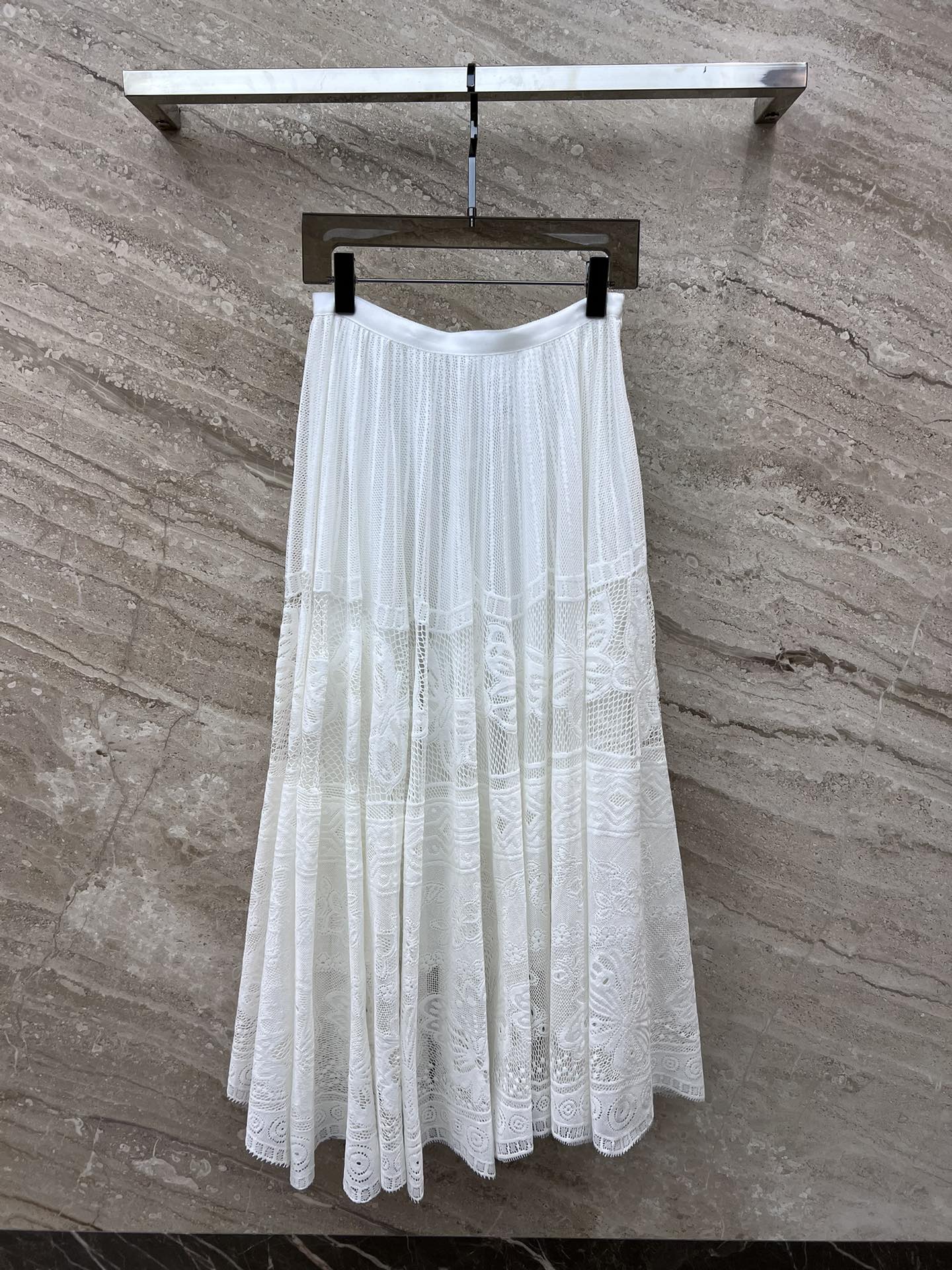 Dior - 2403 - Юбка из кружева с тяжелой вышивкой, новая модель, для ранней весны.