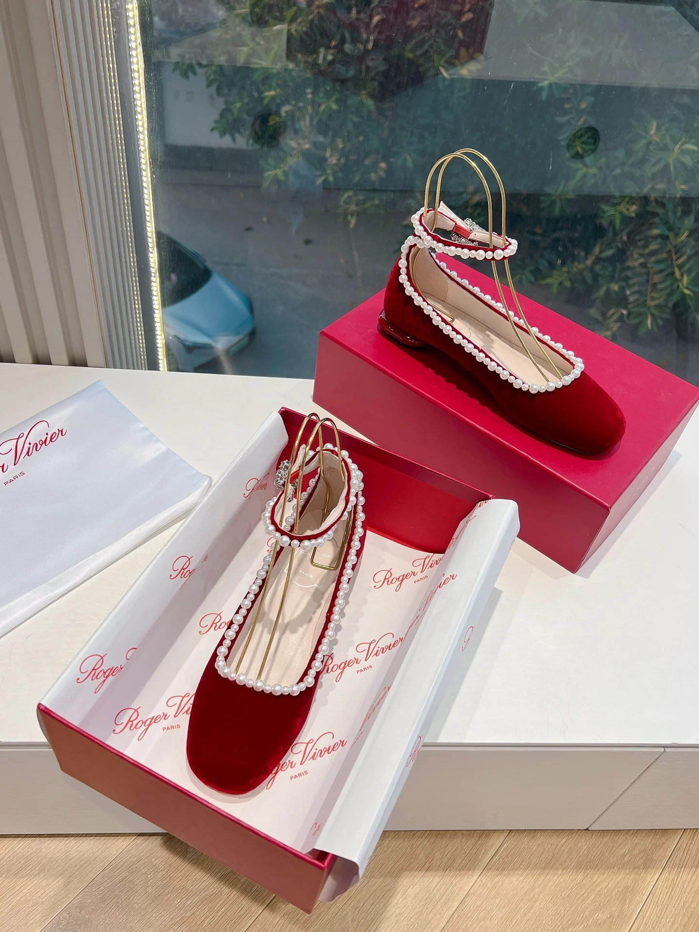 Туфли RV - балетки с круглым носком и жемчужной отделкой - красные