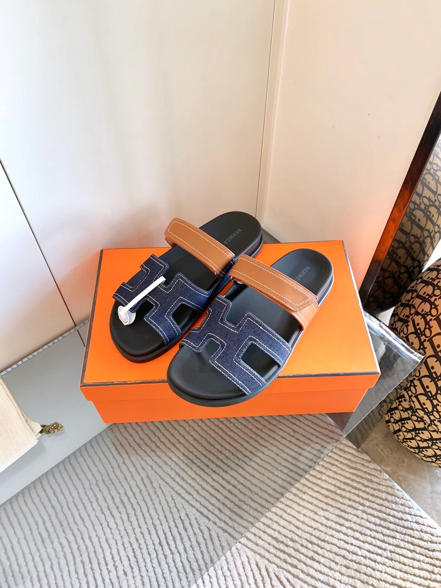 Кожаные двухцветные черные сандалии Hermes - синие