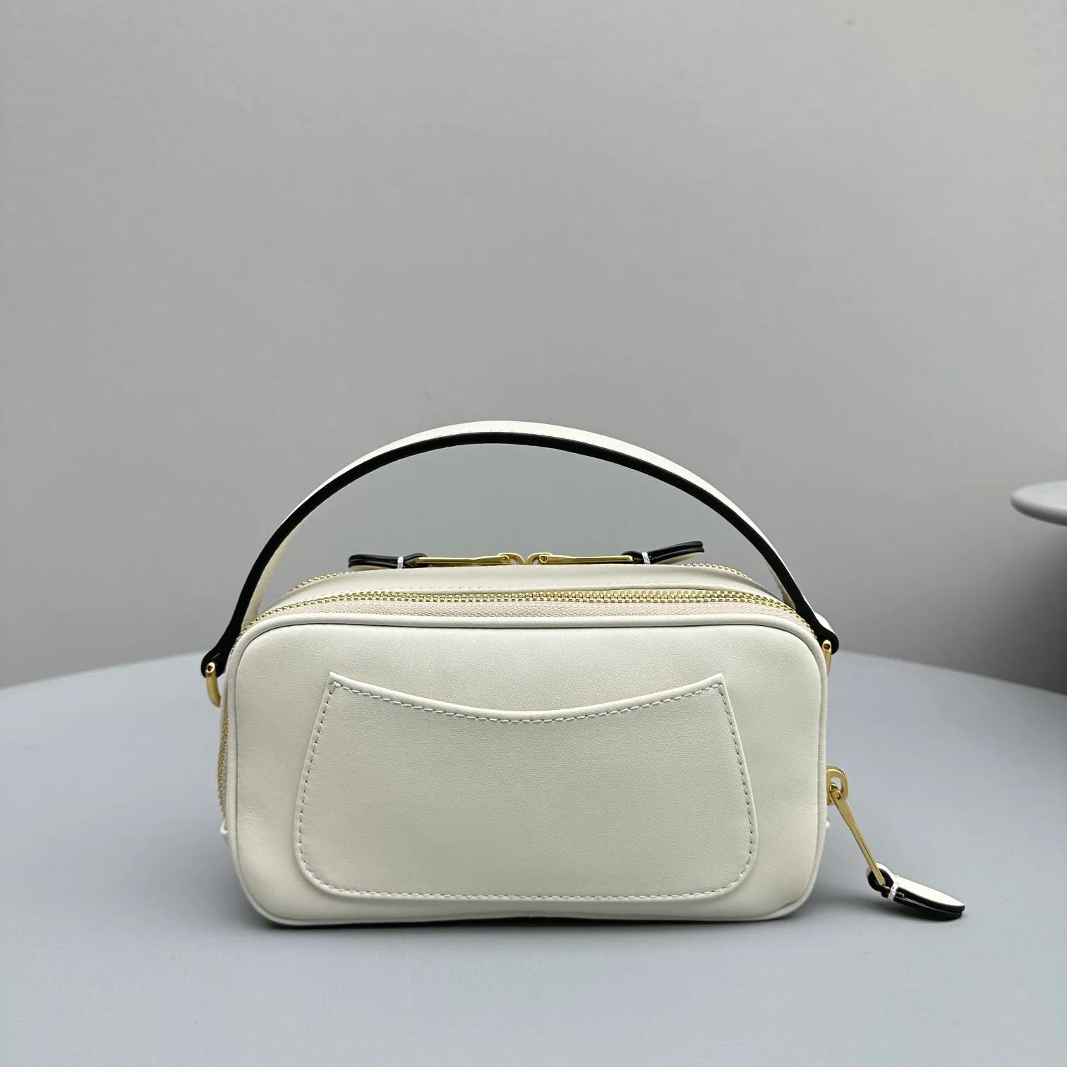 Miu Miu - Сумка/кроссбоди для фотоаппарата, осенне-зимняя коллекция - Полностью белая кожа