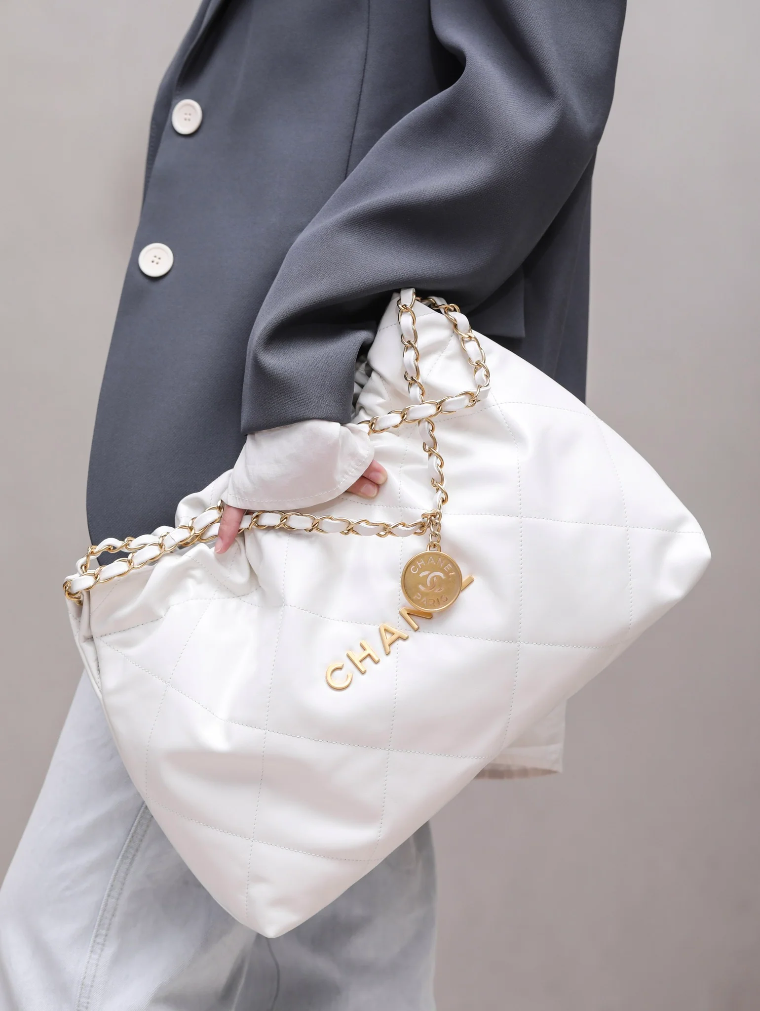 Сумка Chanel No. 22 - горизонтальная - белое золото