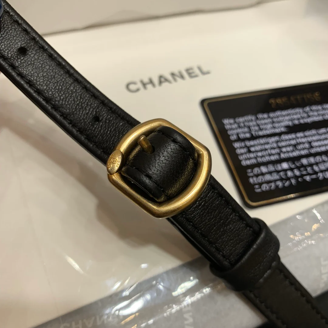 Поясная сумка Chanel 19 - мини-сумка с клапаном, черная