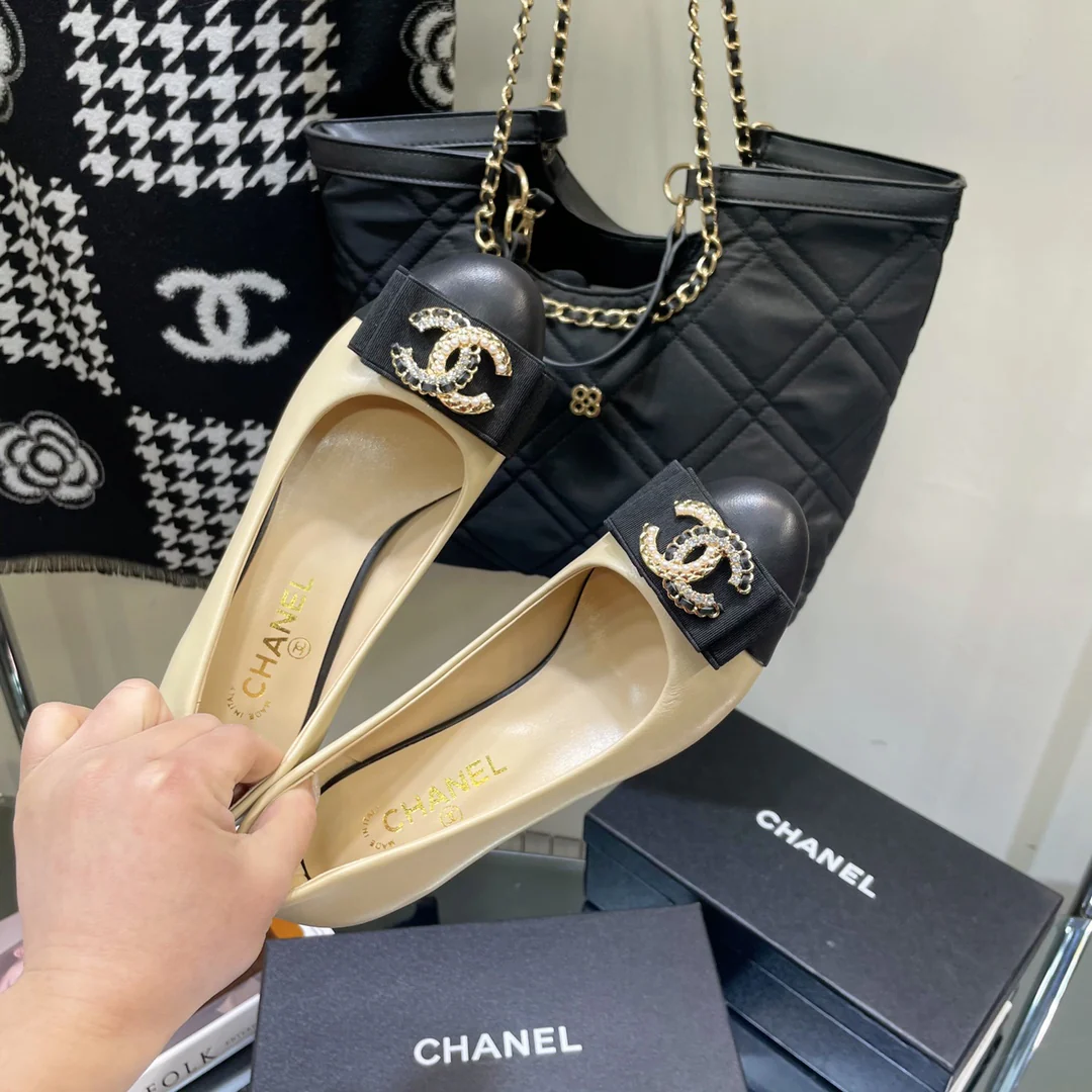 Новинка весны 2023 года от Chanel - туфли на массивном каблуке