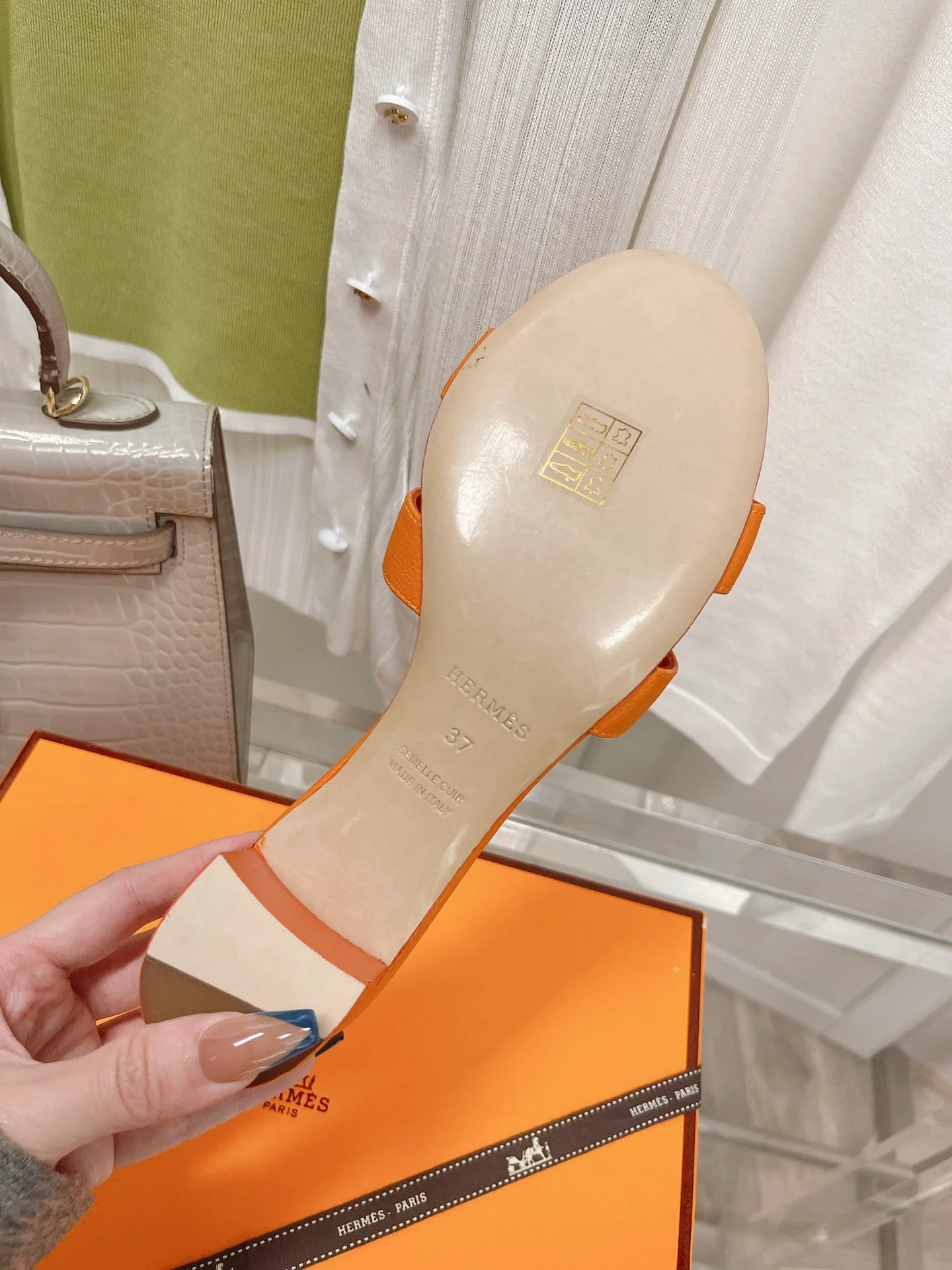 Новинка 2022 года от Hermes - Тапочки на низком каблуке с отпечатком руки - Оранжевые