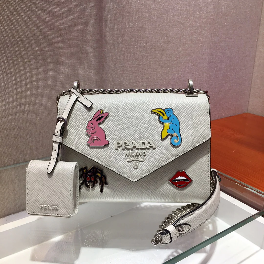Сумка Prada Saffiano Flap Bag 2019, белая.