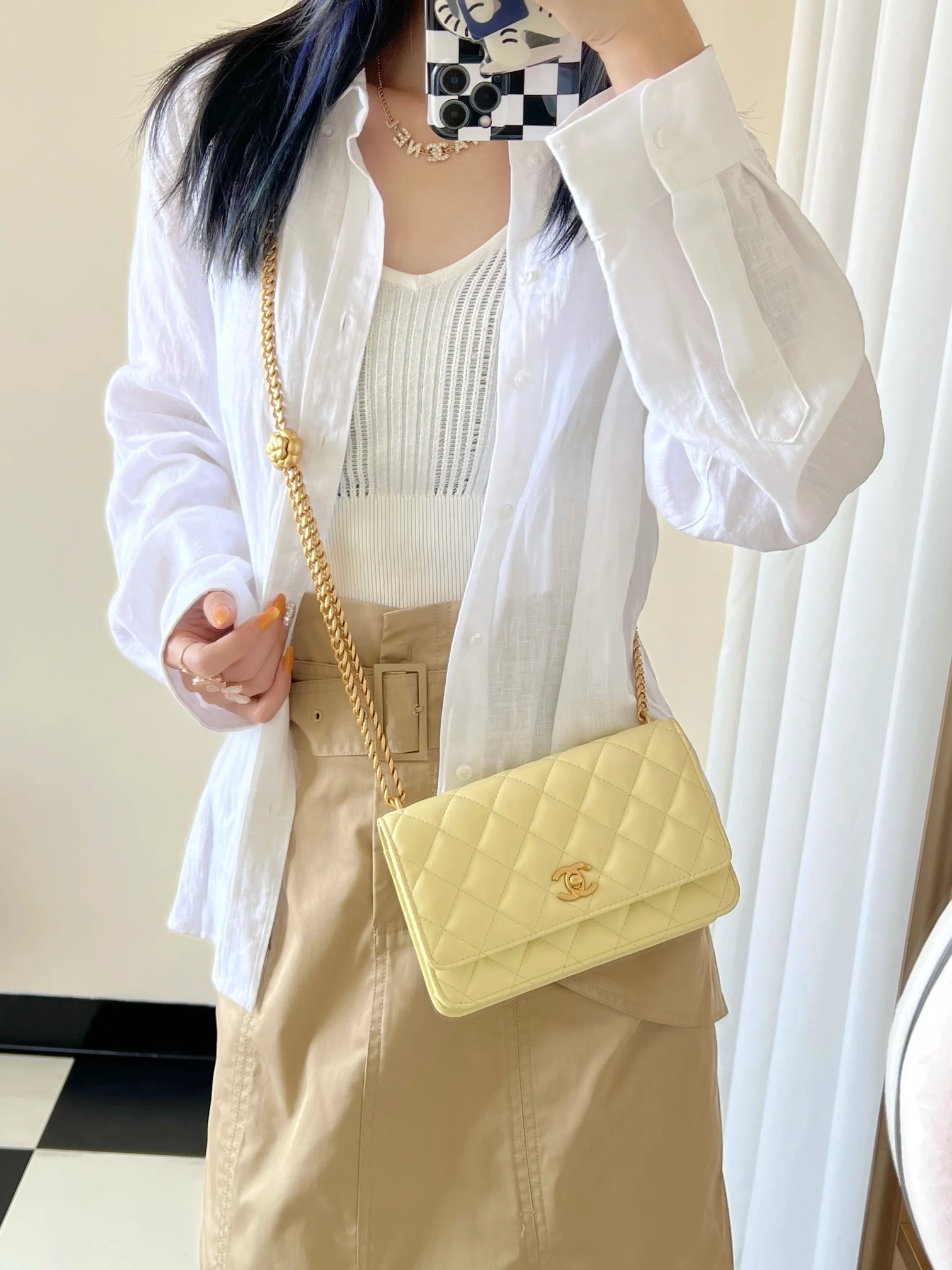 Новинка сезона весна/лето 2023 от Chanel - Сумка через плечо с цепочкой Camellia - WOC - Желтая 