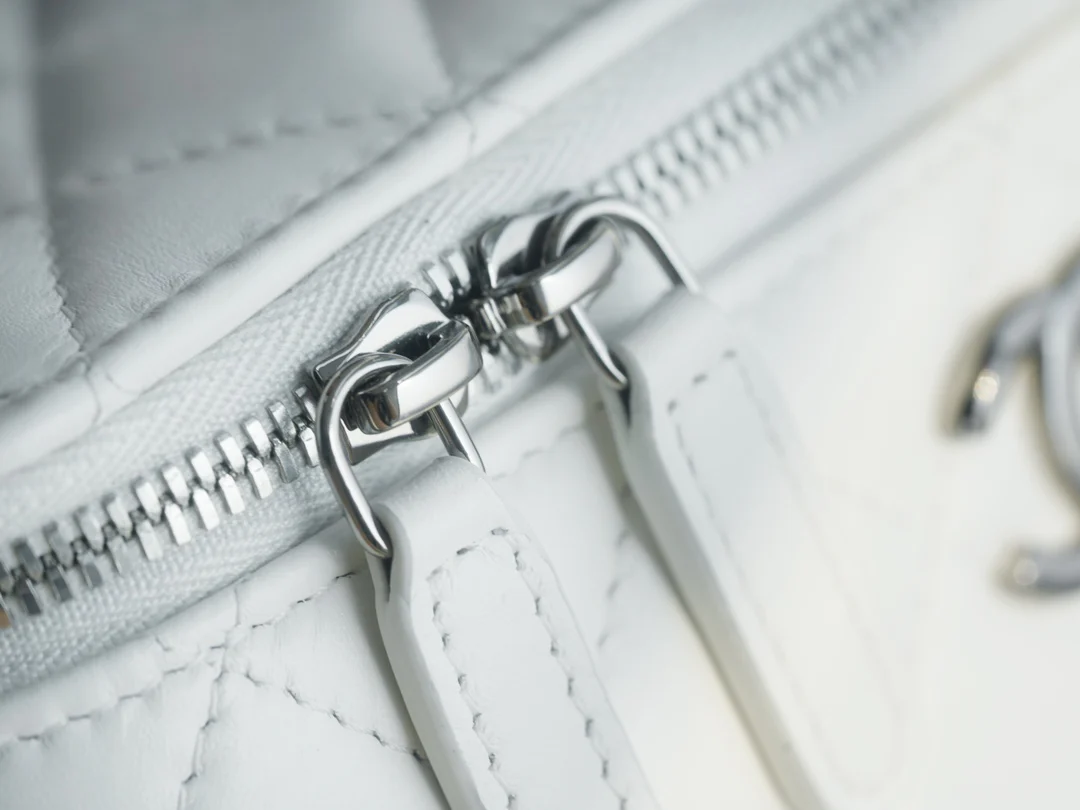 Chanel - Длинная сумка-коробка - Белая