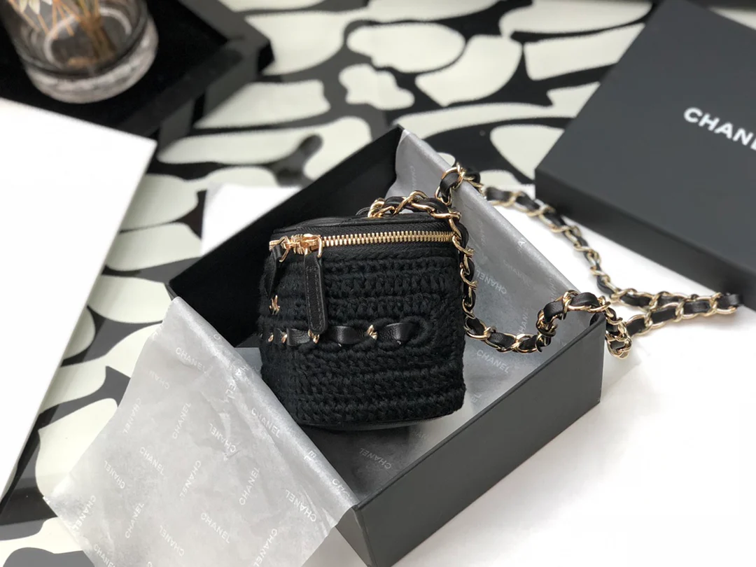Новинка весеннего сезона 2022 года от Chanel - Woven Box - Черный