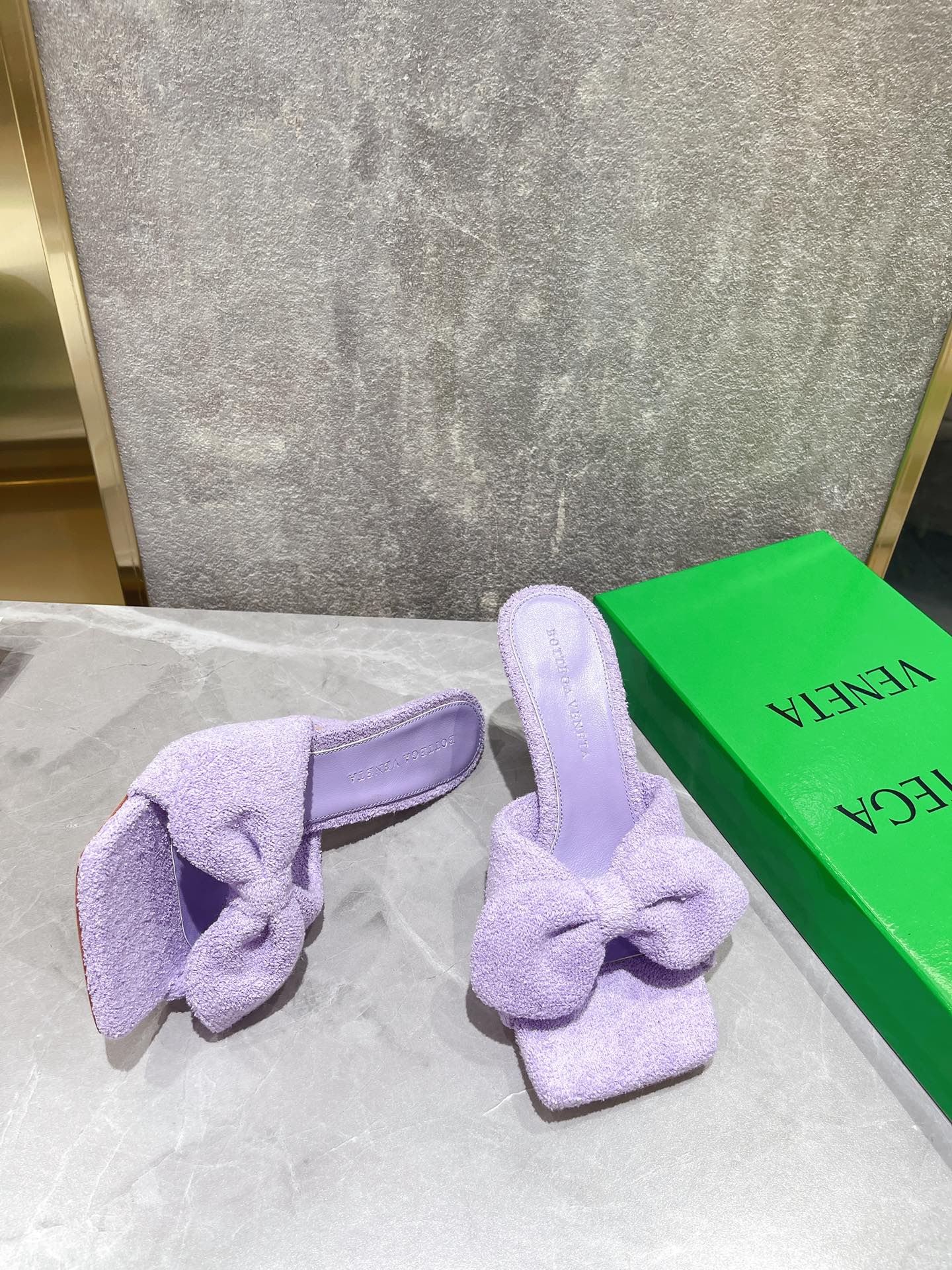 BV - Туфли на каблуках в форме бабочки