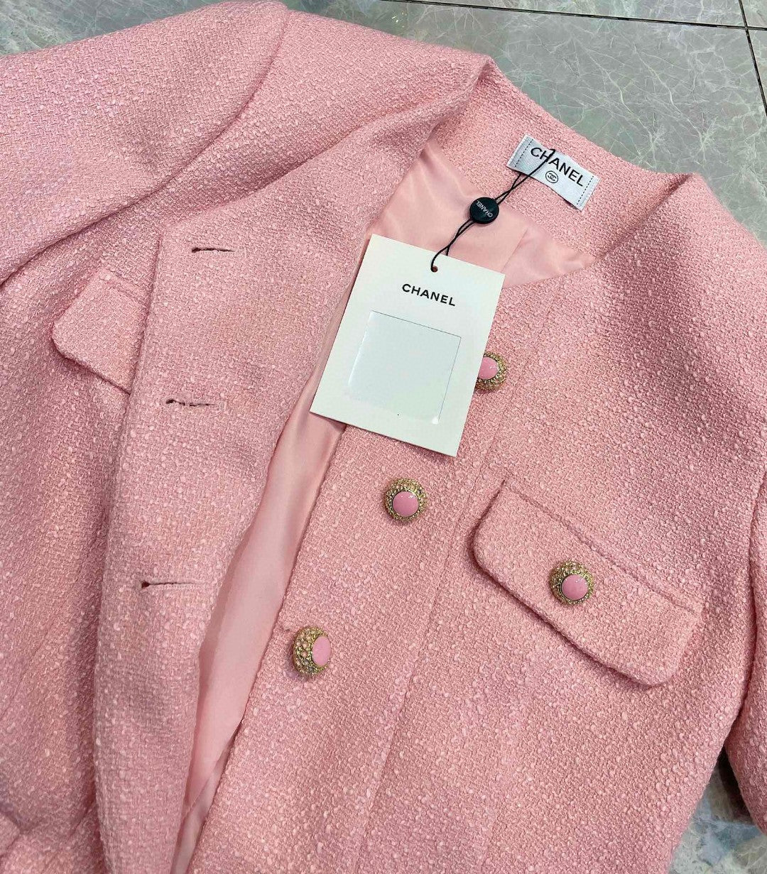 Chanel 2403 - Элегантный твидовый костюм с жакетом - Оранжево-розовый