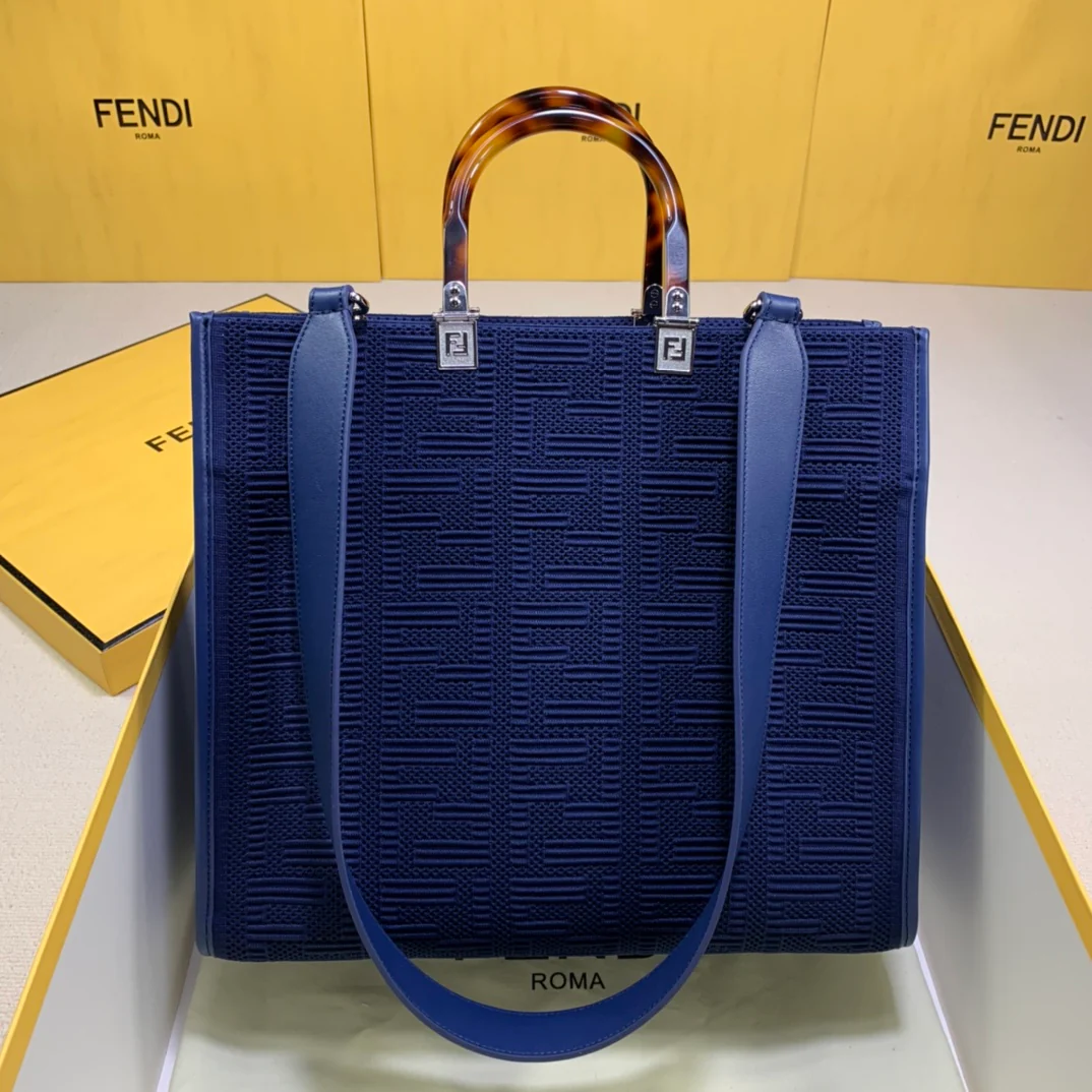 Сумка-тоут Fendi Sunshine Medium Blue из сетчатой ??ткани