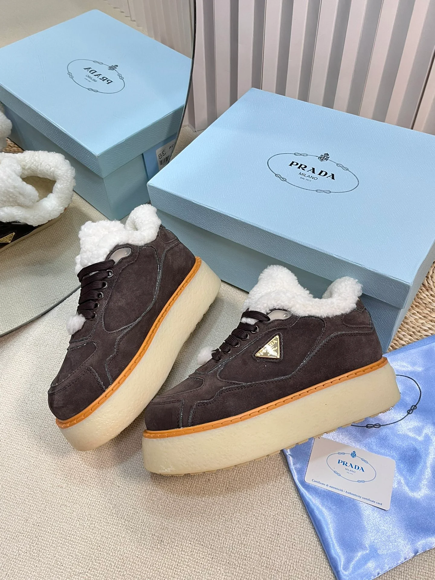 Повседневные шерстяные туфли Prada 2024 — темно-коричневые