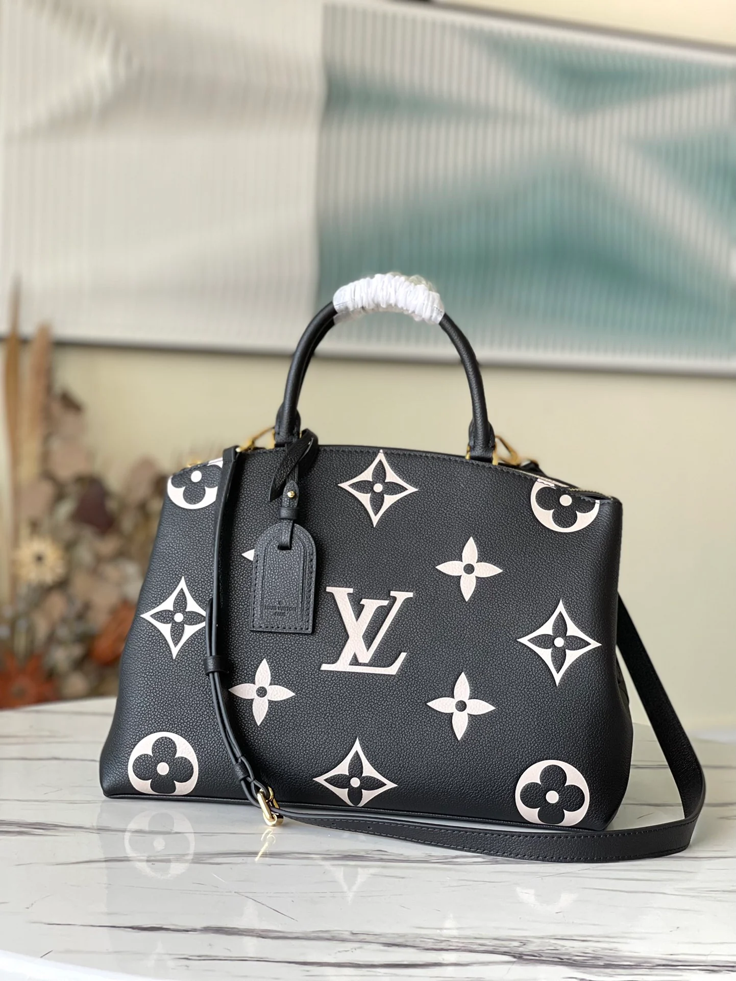 m45842-LV-grand-palais-handbag-black silkscreen print