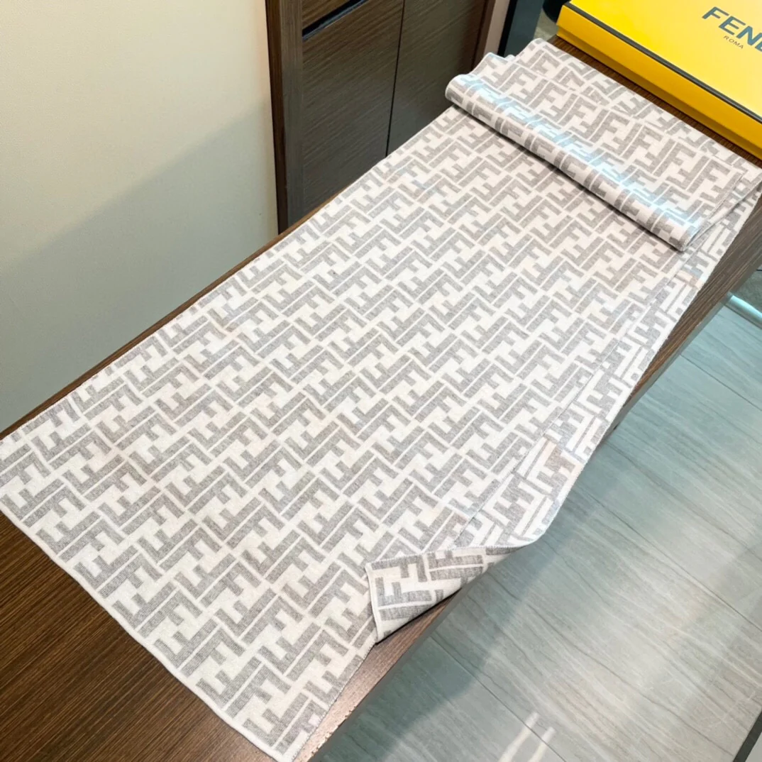 Шарф Fendi 2024 с логотипом по всей поверхности - 200-32