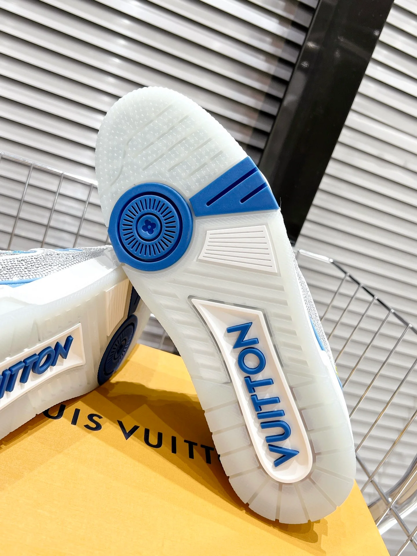 Кроссовки LV Trainer - Скейтбордистские кроссовки - Глянцевый узор, сине-серебристый - Унисекс