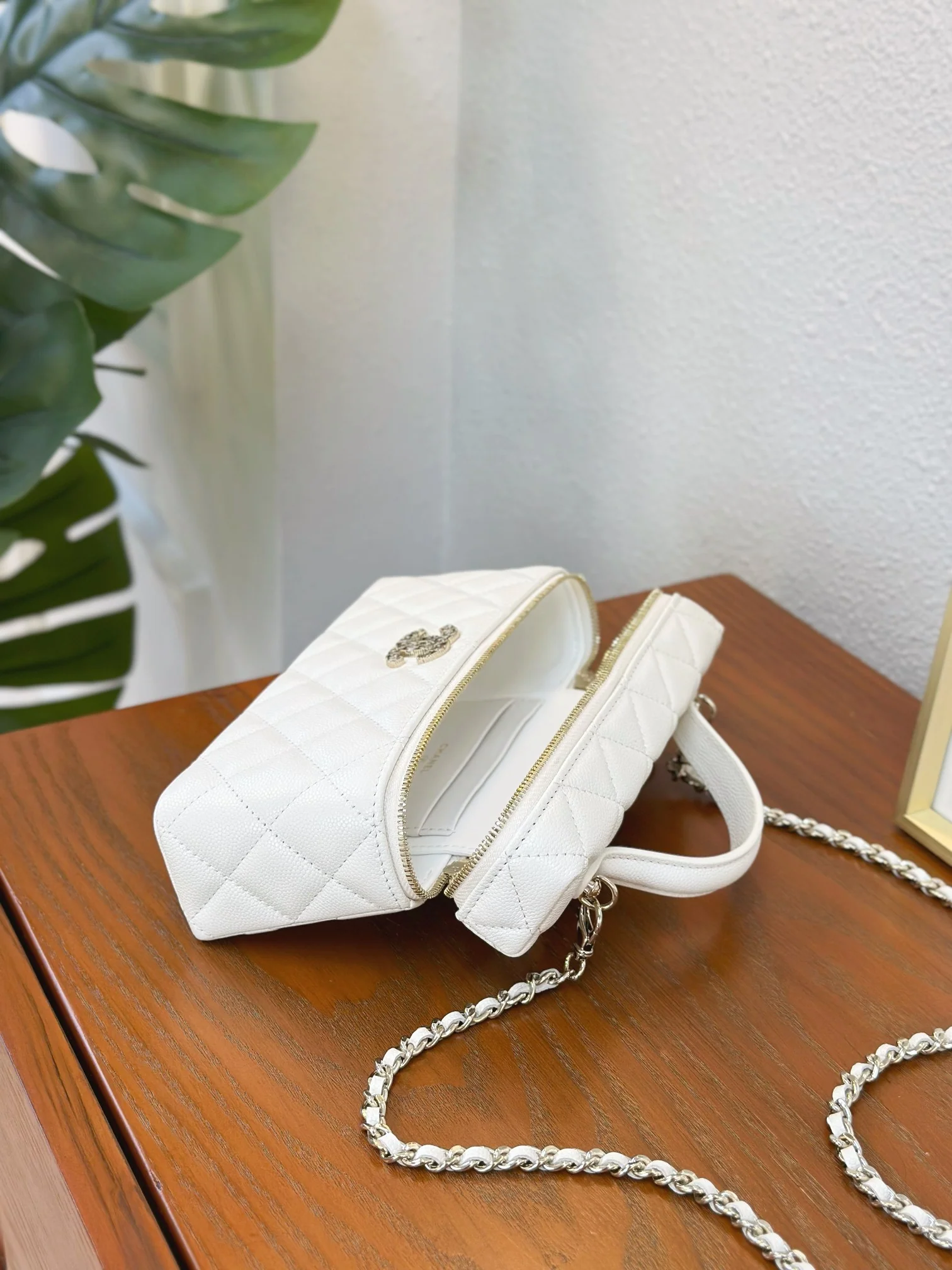 Сумочка Chanel 25p Heart Diamond LP с цепочкой - белая