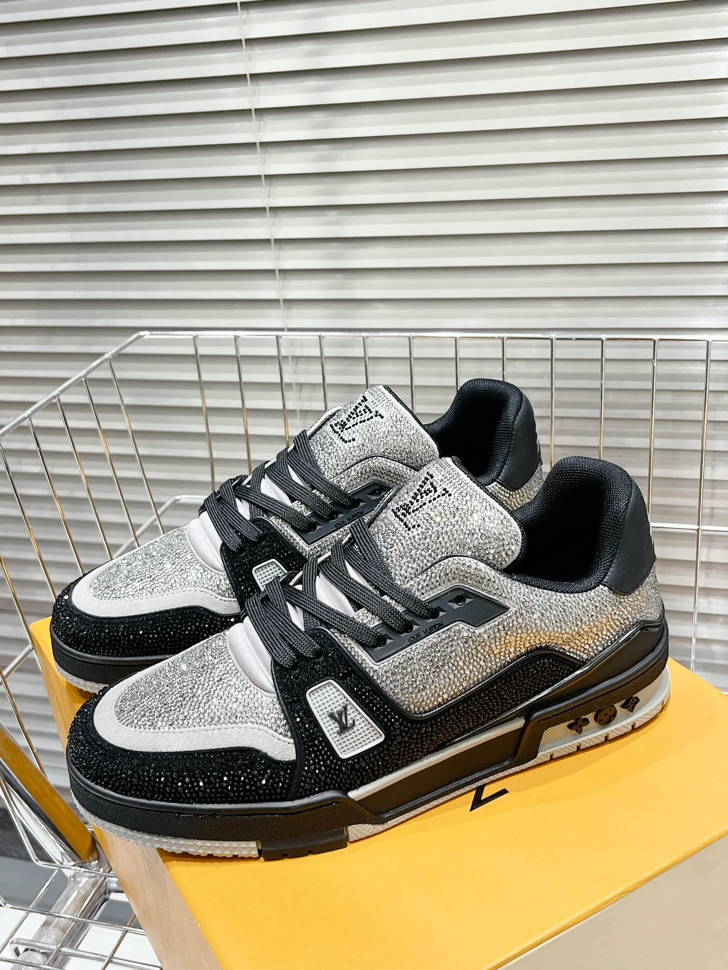 Кроссовки LV Trainer - обувь для скейтбординга - глянцевый черный и серебристый - унисекс