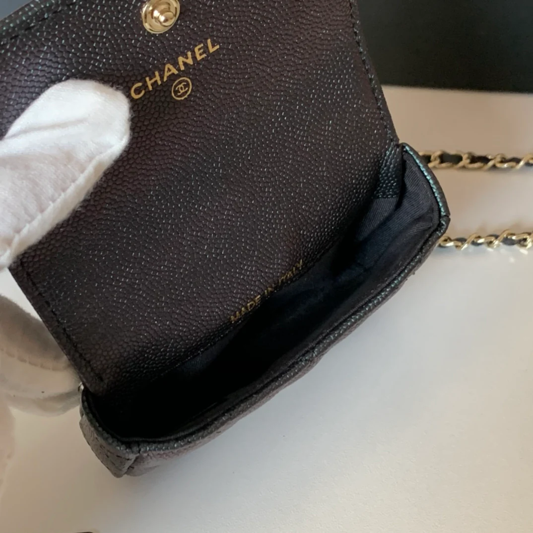 Монетоприемник Chanel с жемчужной цепочкой - 1 шт.