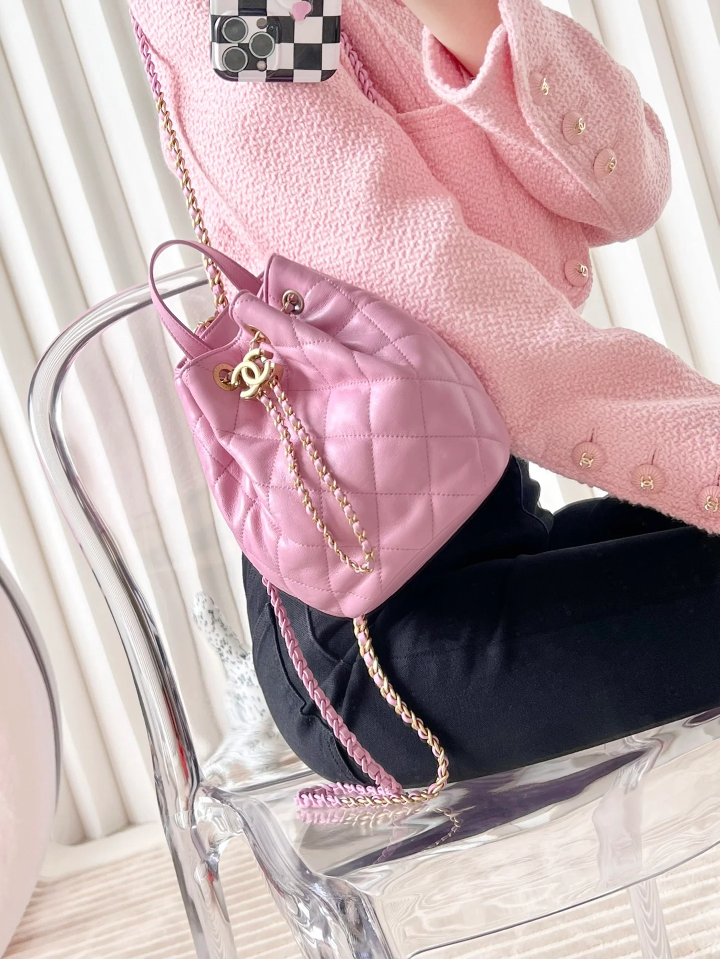 Рюкзак-ведро Chanel - фото в одежде