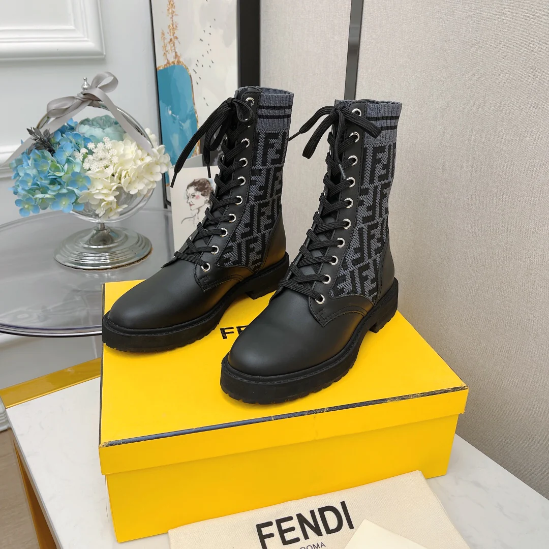 Fendi - Ботинки-носки на шнуровке до середины икры