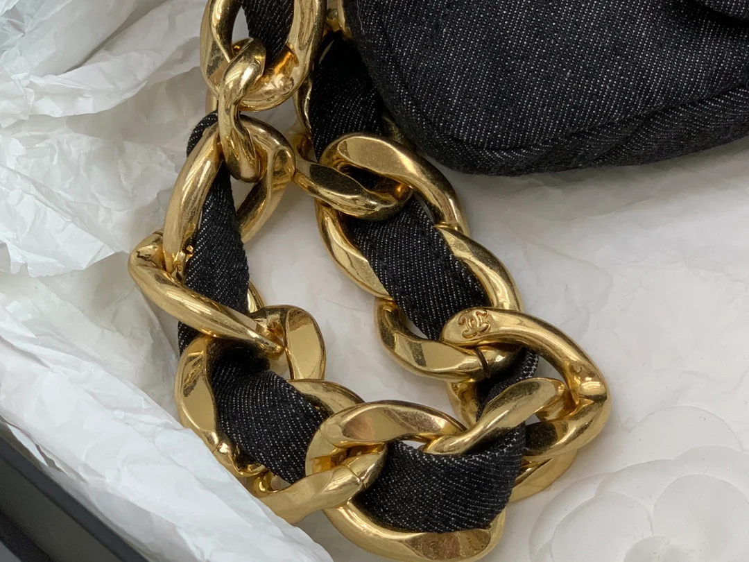 Сумка Chanel CF Chunky Chain Denim Shoulder Bag 2022 года, черная, 17 см.