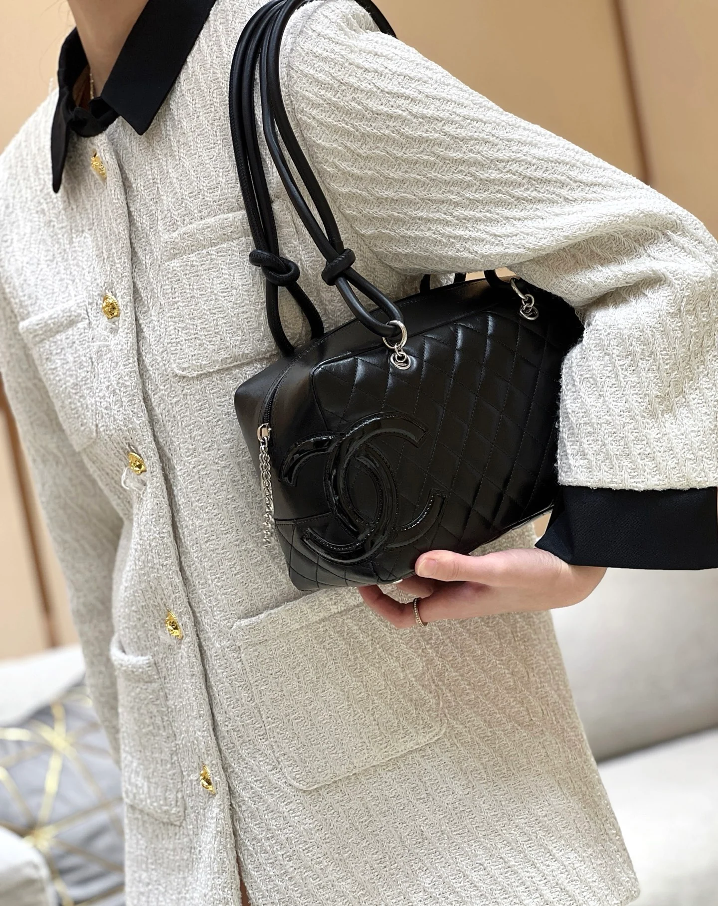 Chanel - Классическая, вневременная винтажная большая сумка-подушка Kang Peng