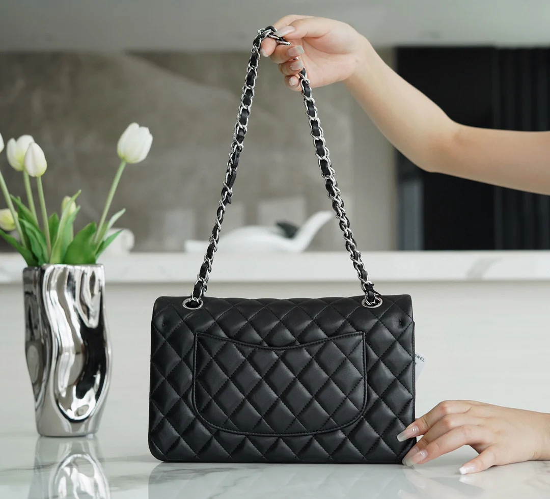 Сумка Chanel CF Medium - 25 см - из черной овечьей кожи с серебряной пряжкой - CF25