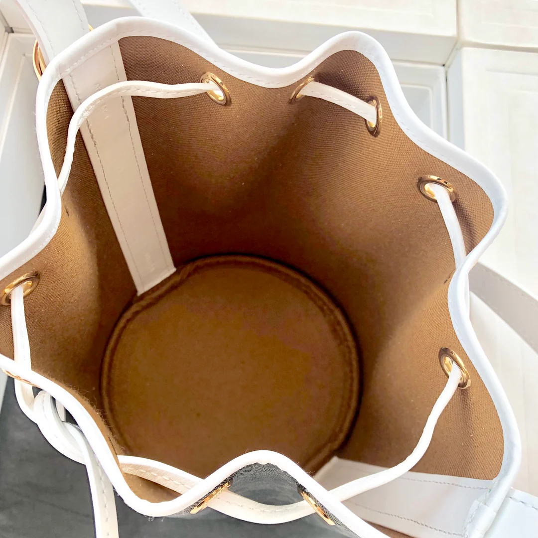 Маленькая холщовая сумка Celine Triomphe на завязках - белая, с монограммой.