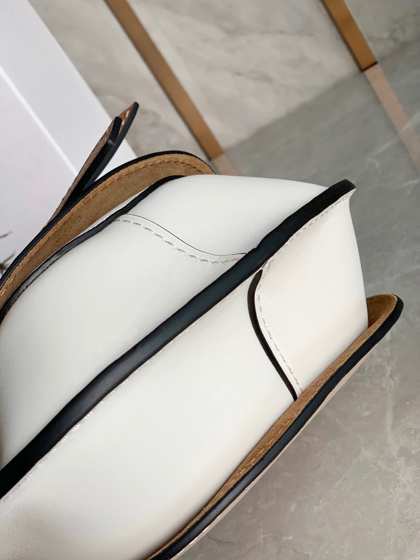 Loewe-gate-small-20x19x11-5-cm-11