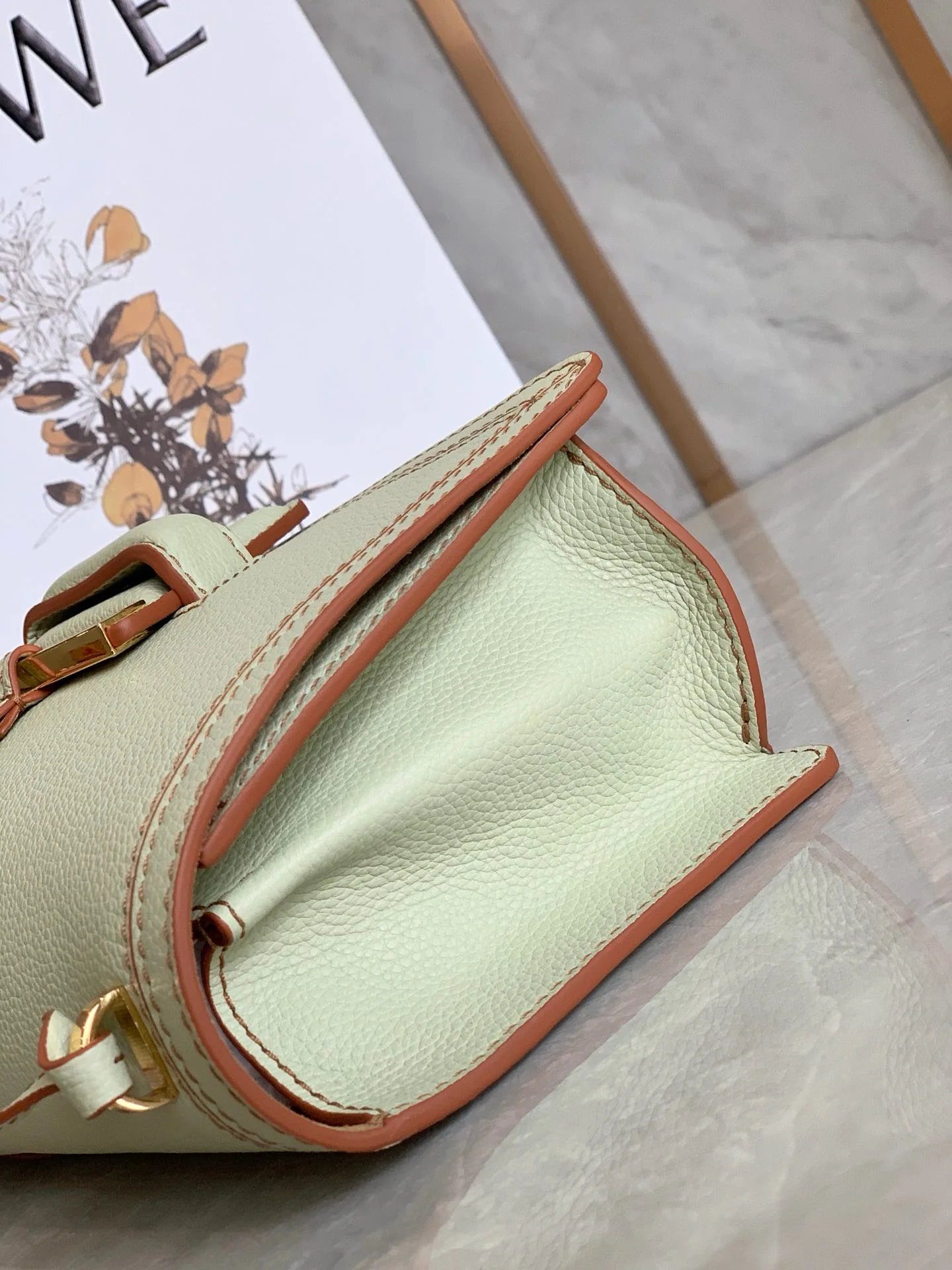 Треугольная сумка Loewe - Мягкая зернистая кожа - Телячья кожа - 3