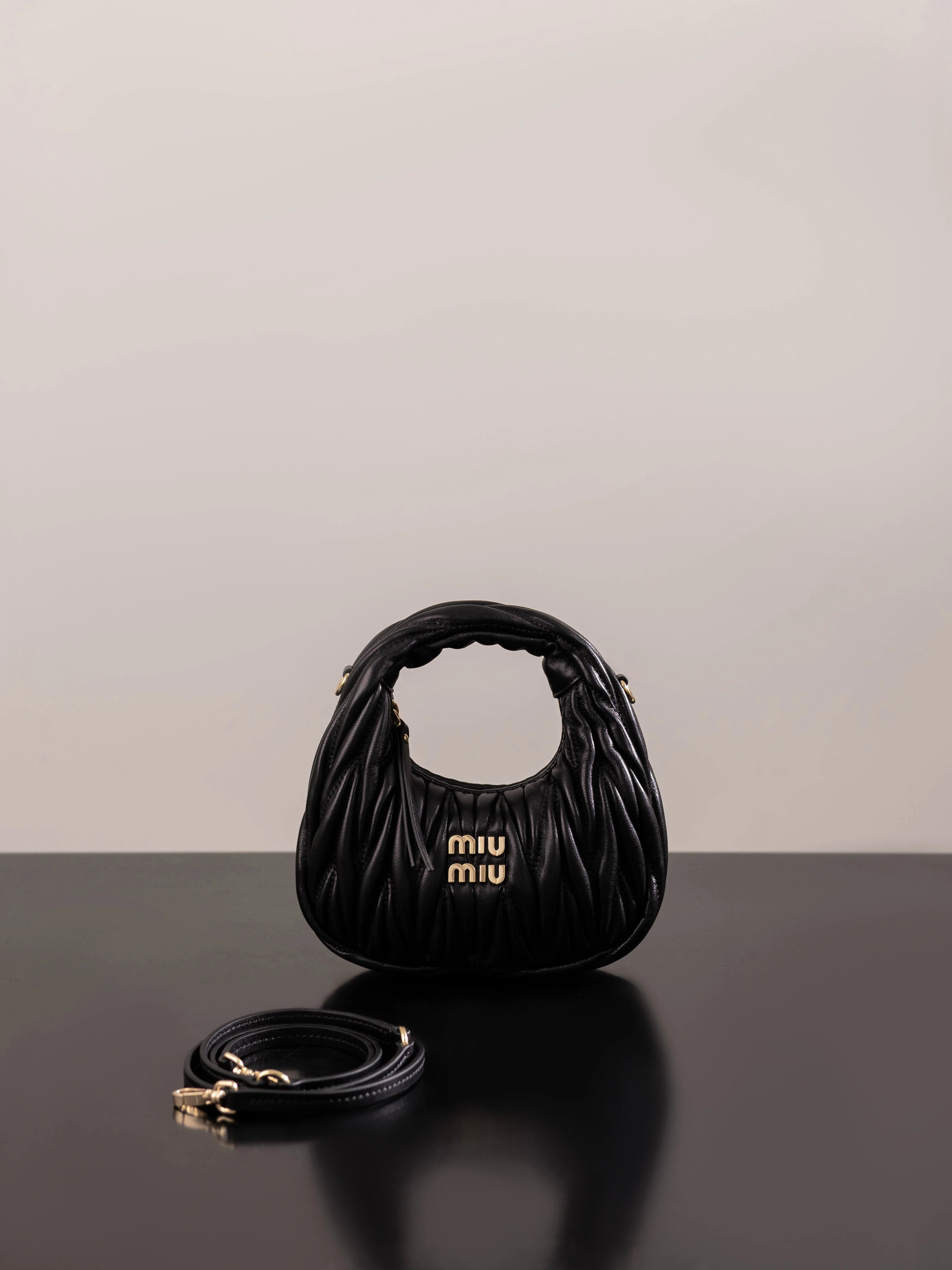 Miu Miu - Мини-сумочка из овечьей кожи - Черная - 1