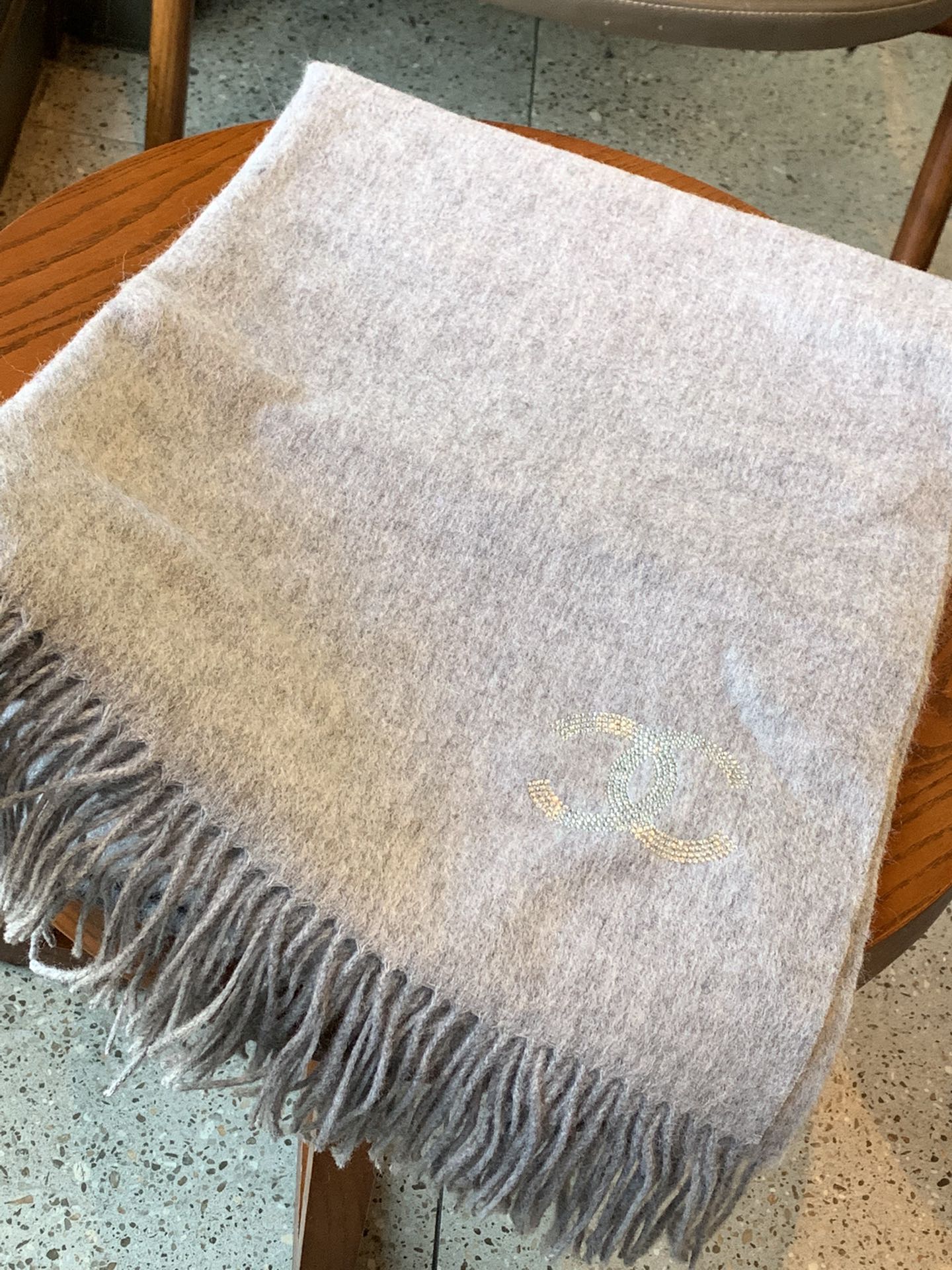 Chanel - Кашемировый шарф, украшенный бриллиантами - 180-70-102 см - Серый