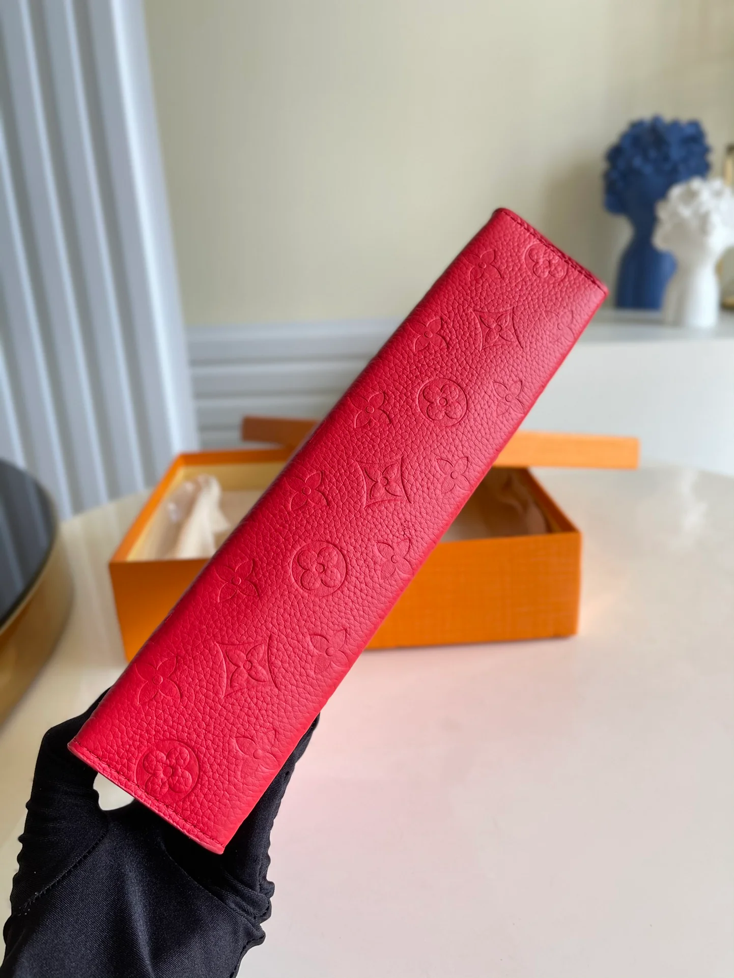 LV-M45665-Красная рельефная застежка-клатч