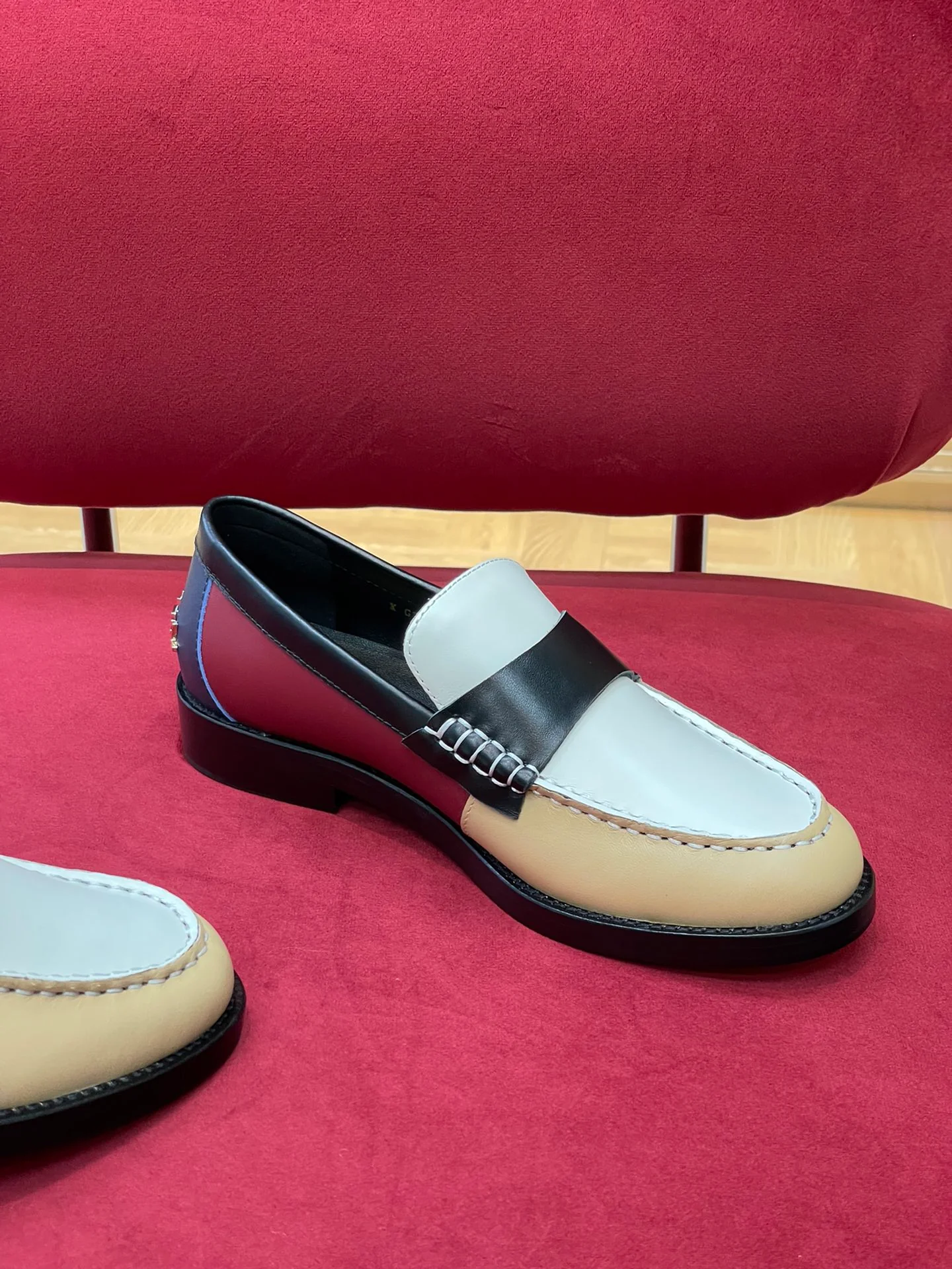 Новинка сезона осень/зима 2022 от Chanel - Лоферы - 1