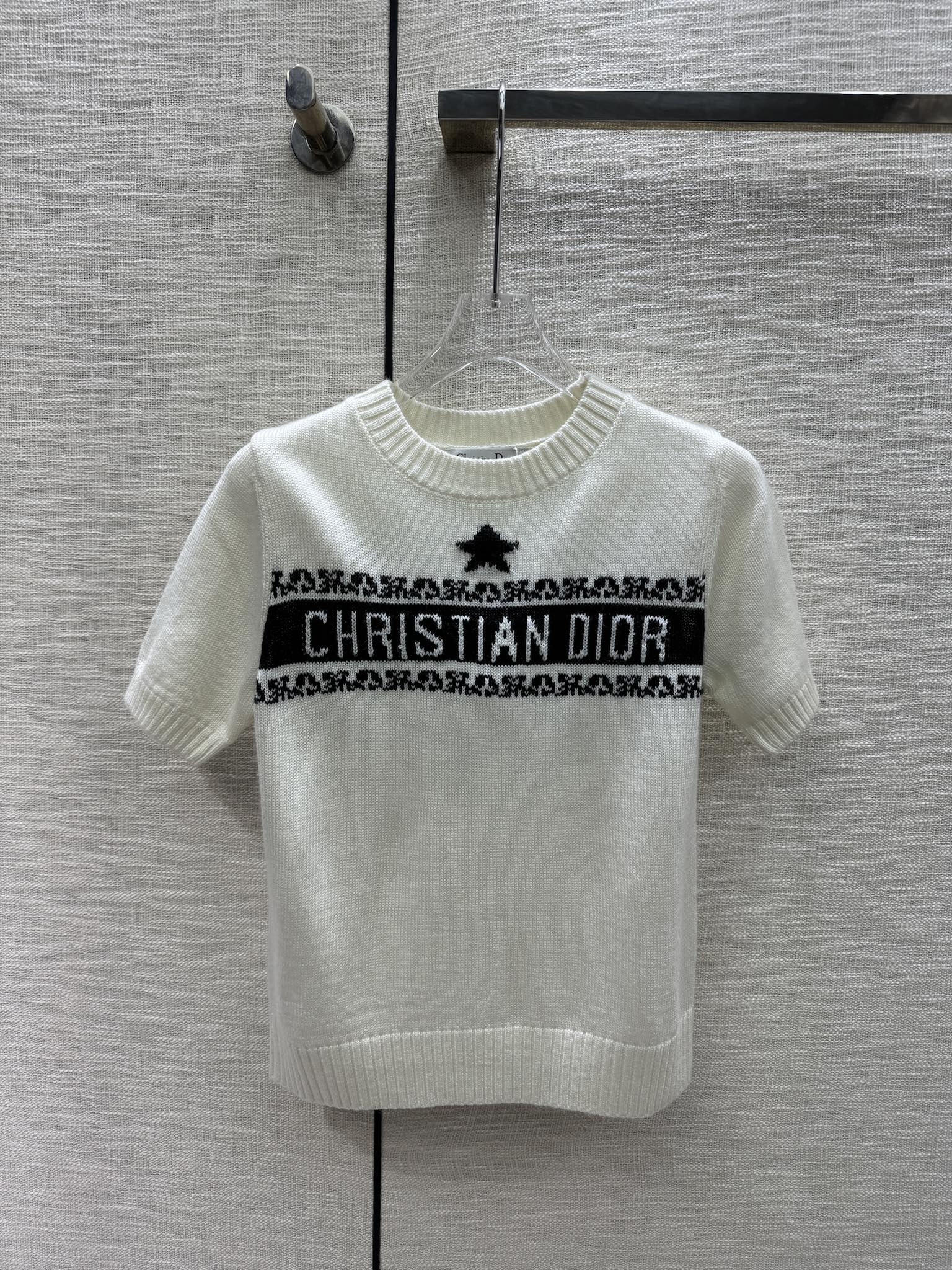 Dior - 2403-24 Ранняя весна. Новинка: рукава с жаккардовым узором и коротким рукавом - Белый