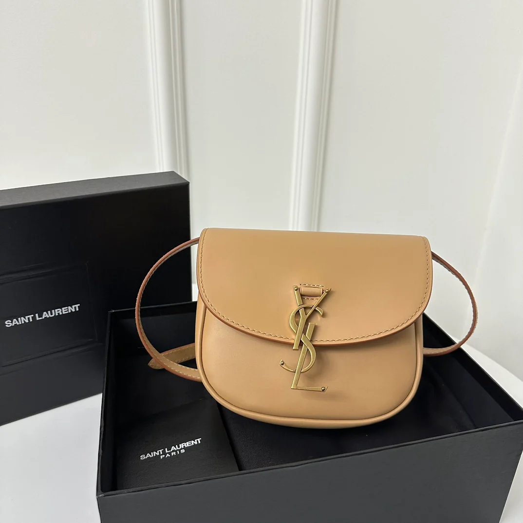Сумка YSL Kaia Saddle Bag, абрикосового цвета.