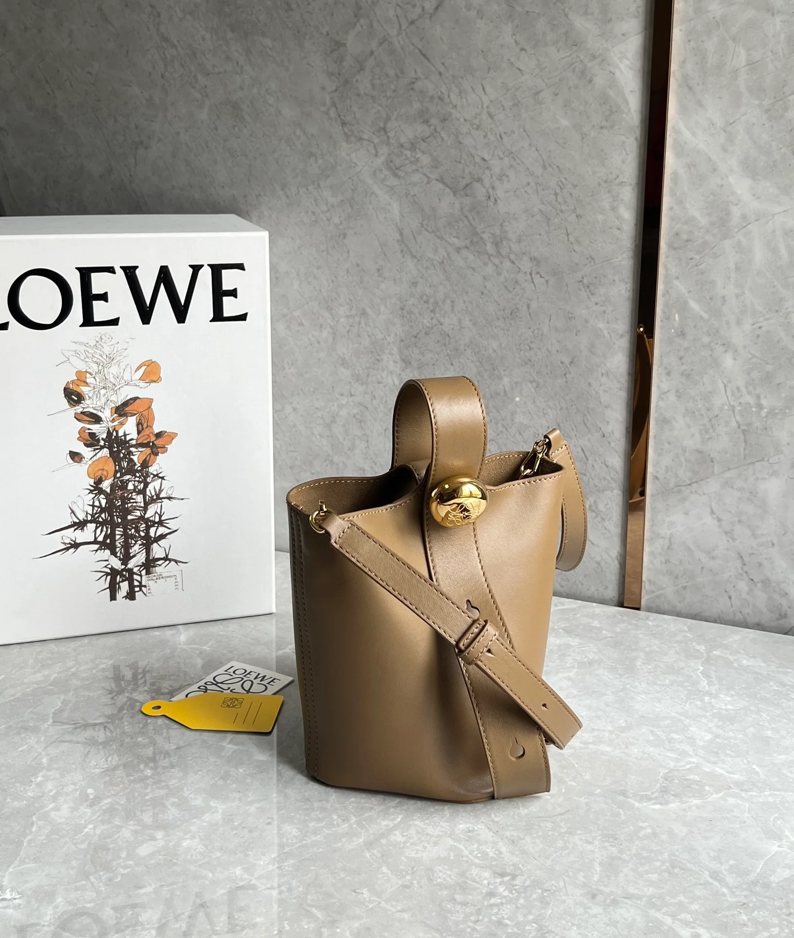 Сумка-ведро Loewe Pebble Bucket Mini Bucket Bag - коричневая