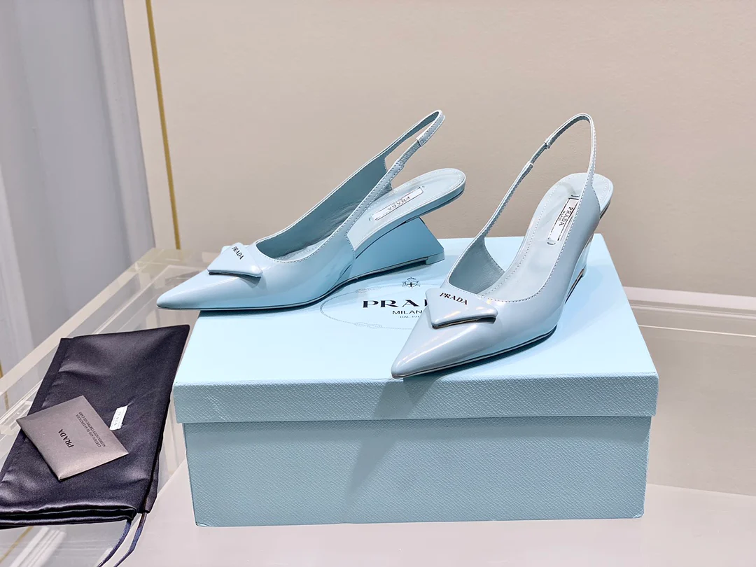 Prada - Синие туфли на низком каблуке