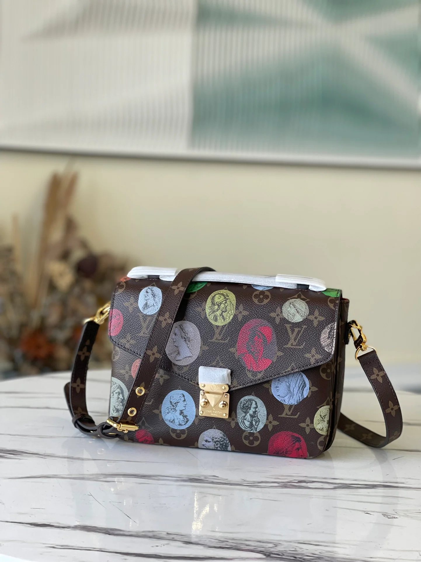 m59257-LV-pochette-metis-handbag