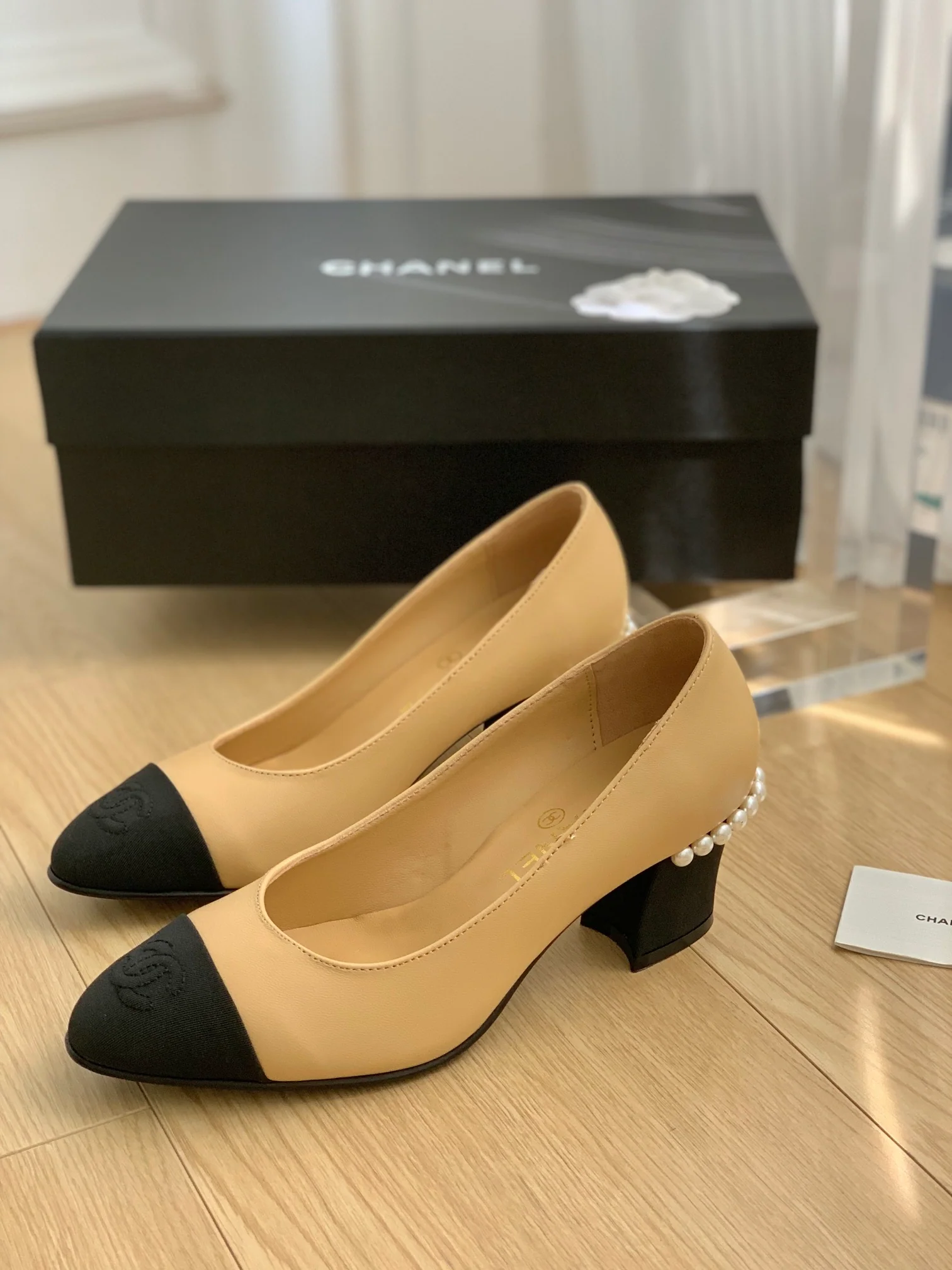 Новинка сезона ?Рейми Джейн? от Chanel, начало осени 2023 года.