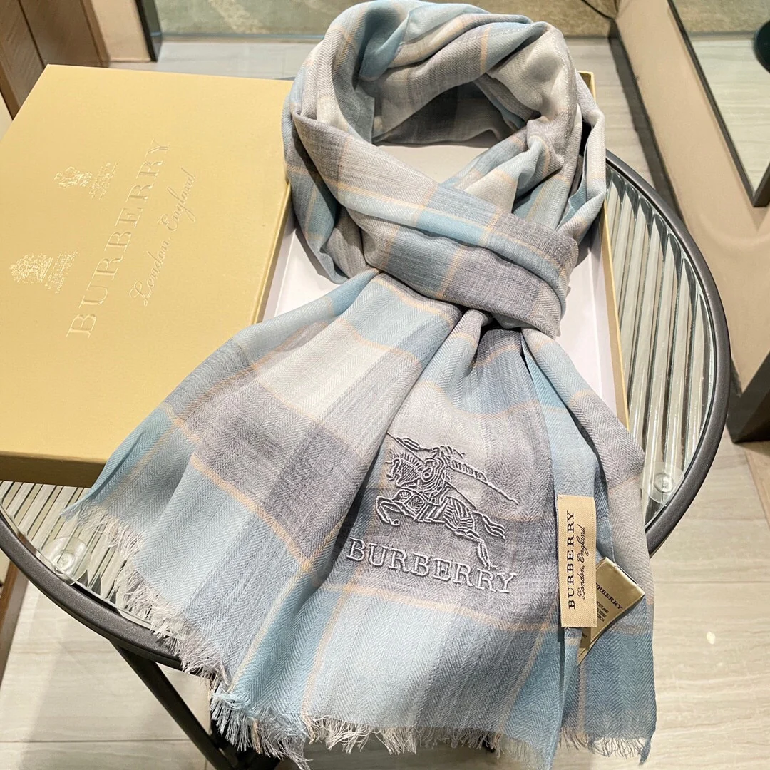 Шарф Burberry Knight Light Check - 90 см - 200 см - 100 см - Чистый кашемир - 1 шт.