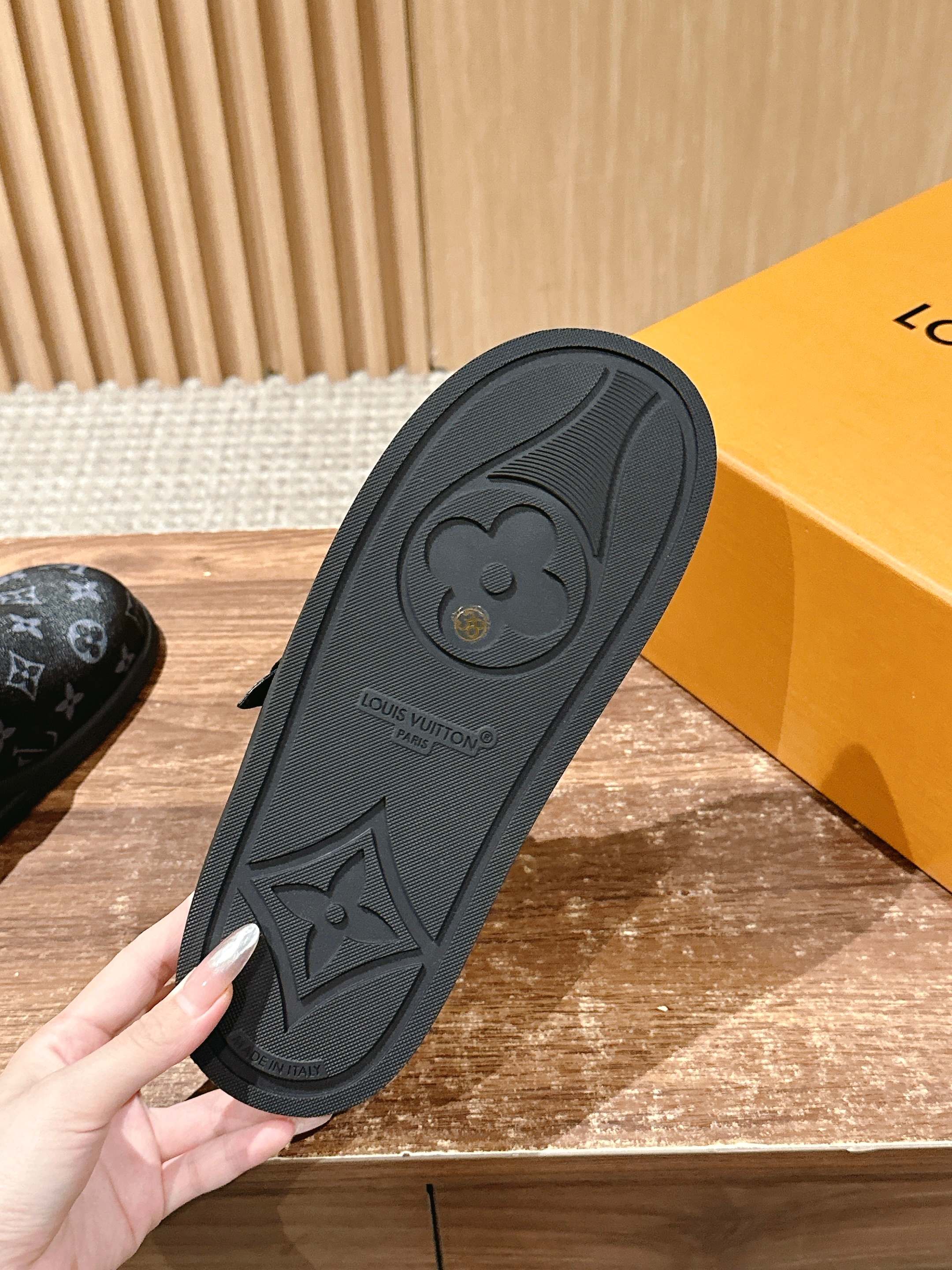 Новинка LV 2025 - Обувь Birkenstock - Монограммный узор - Черный