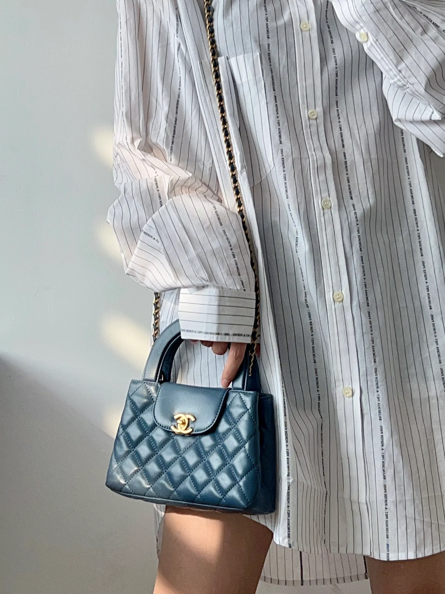 Клатч Chanel с цепочкой Kelly Chain из 23-каратного золота - синий