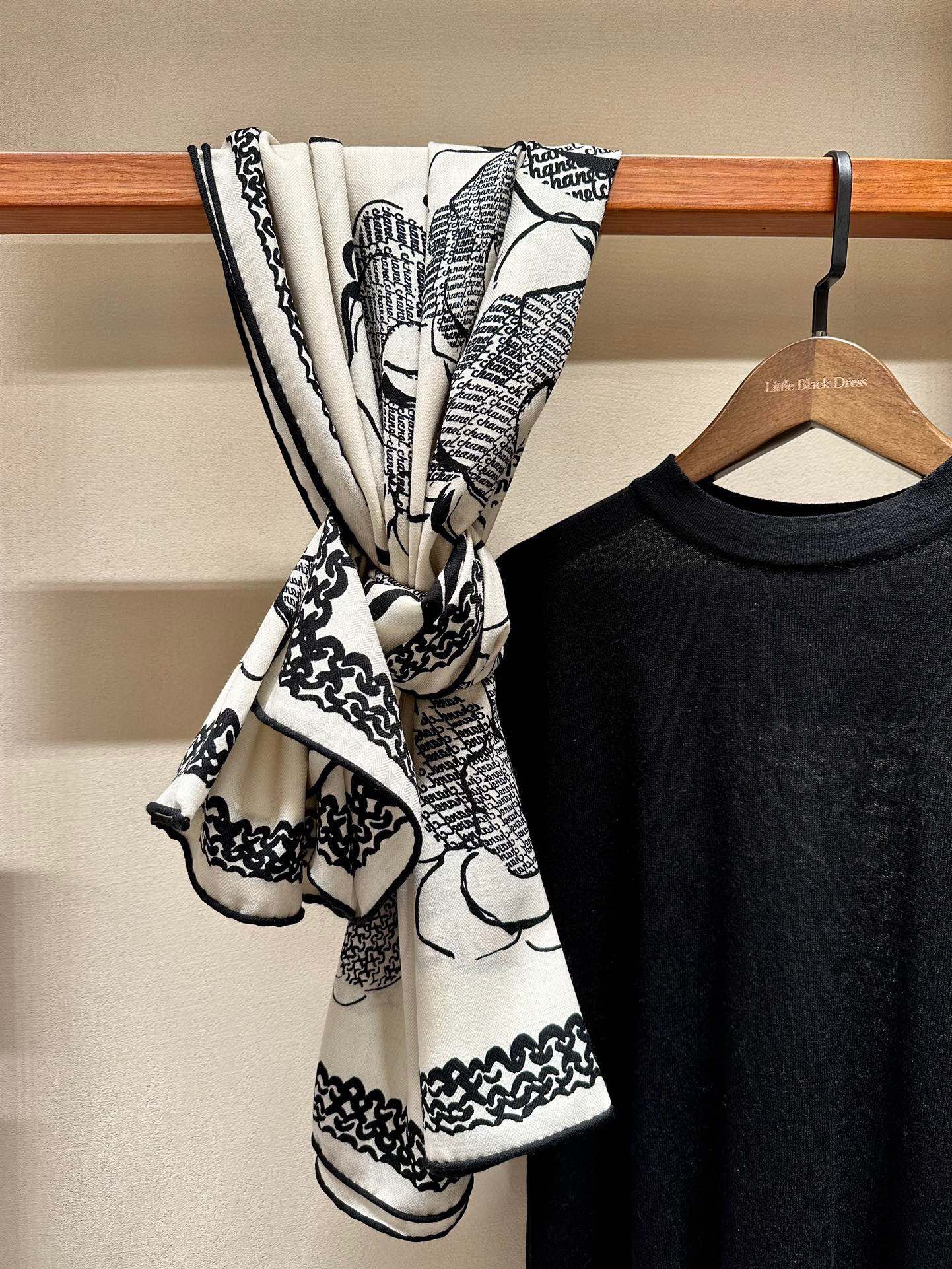 Шарф Chanel 2024 ?Камелия? — 140-140 — белый