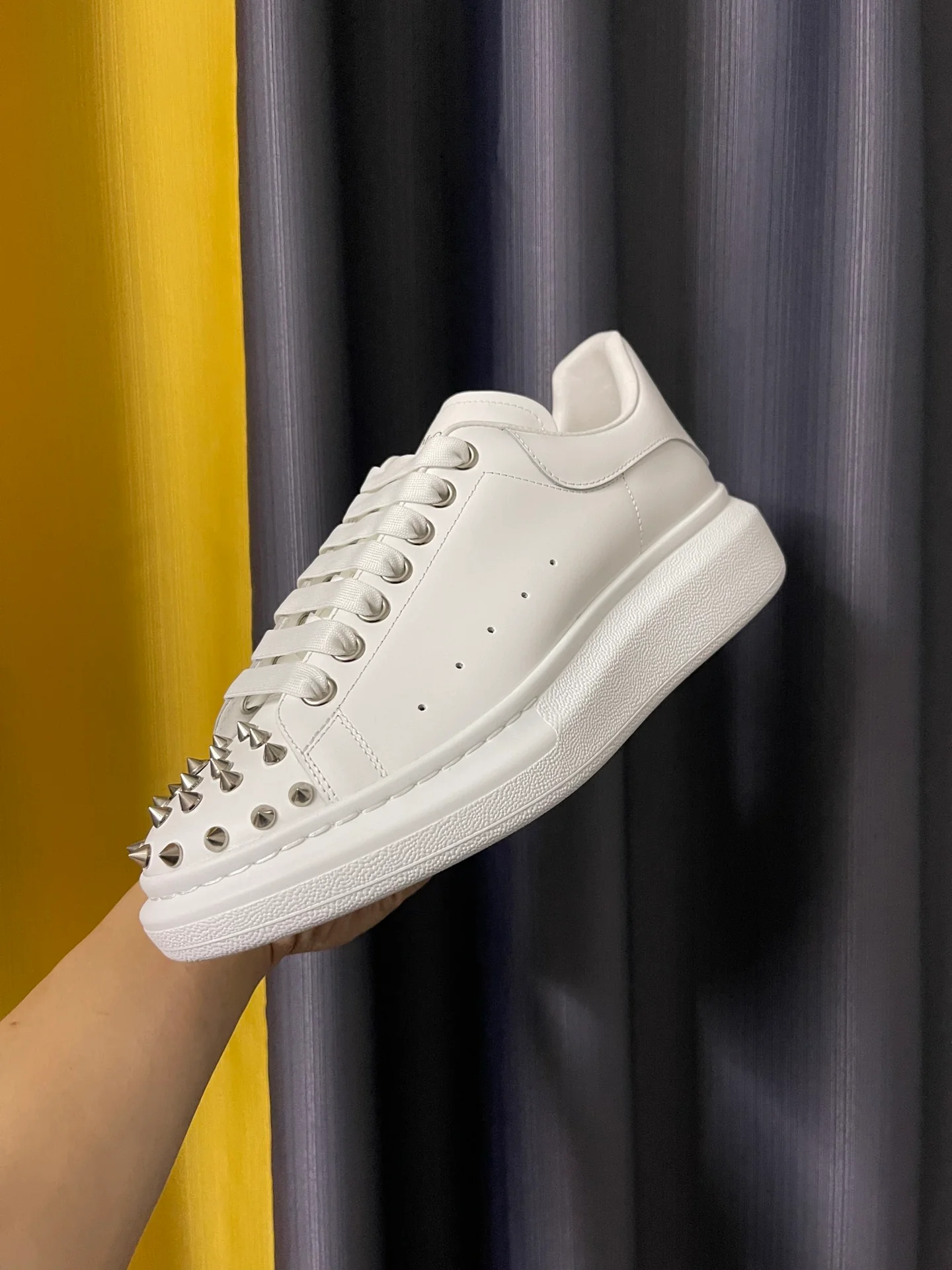 Классические белые кроссовки McQueen - унисекс - полностью из белой кожи - с острым носком