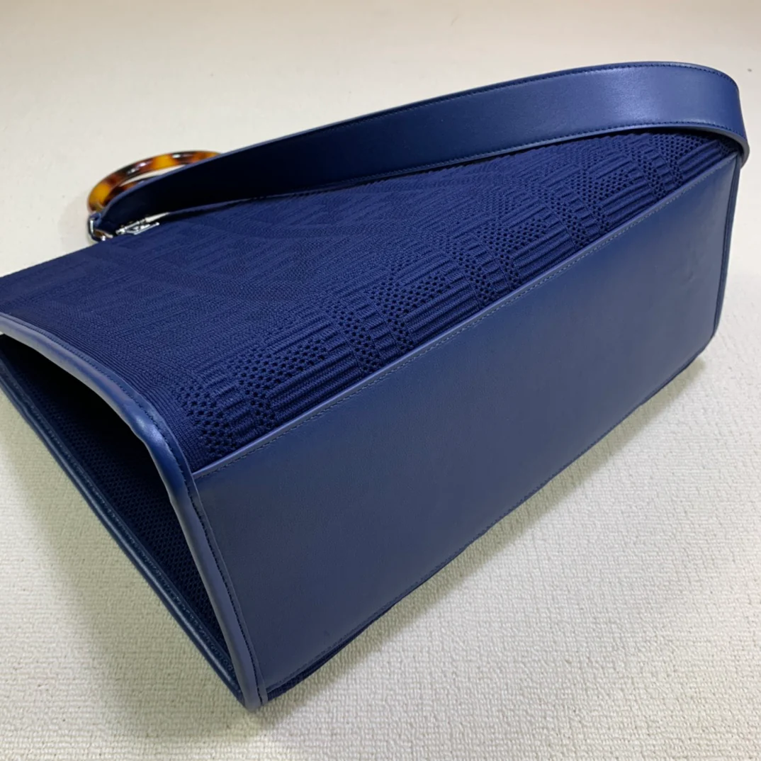 Сумка-тоут Fendi Sunshine Medium Blue из сетчатой ??ткани